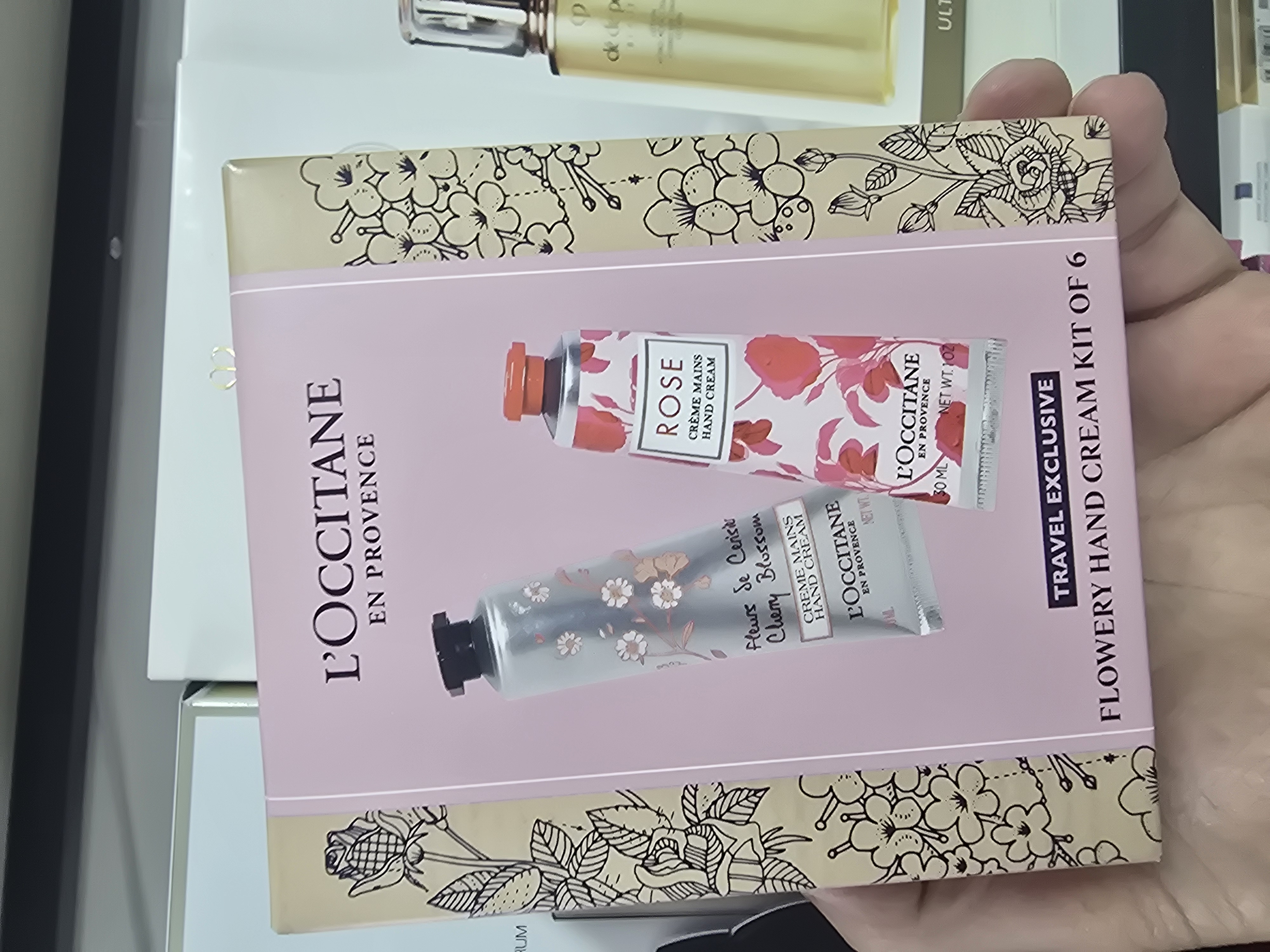 清貨價 loccitane花香手霜30mlx6枝裝