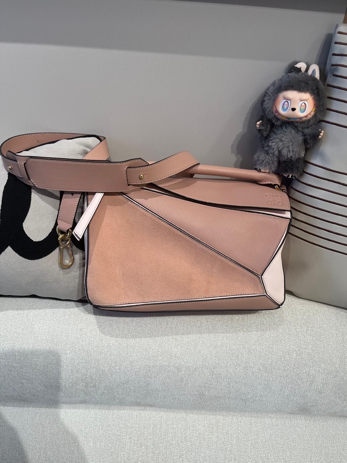 Loewe Puzzle medium calfskin,100%Authentic, 99%new ✅tap ✅booklet✅肩帶 ✅dust bag