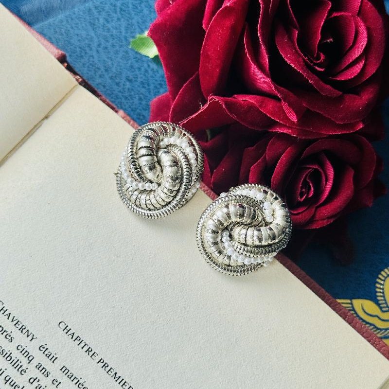 Vintage 1980s New Old Stock Silver Clustered Chain and Faux Pearl Statement Clip Earrings (NZ015-11)