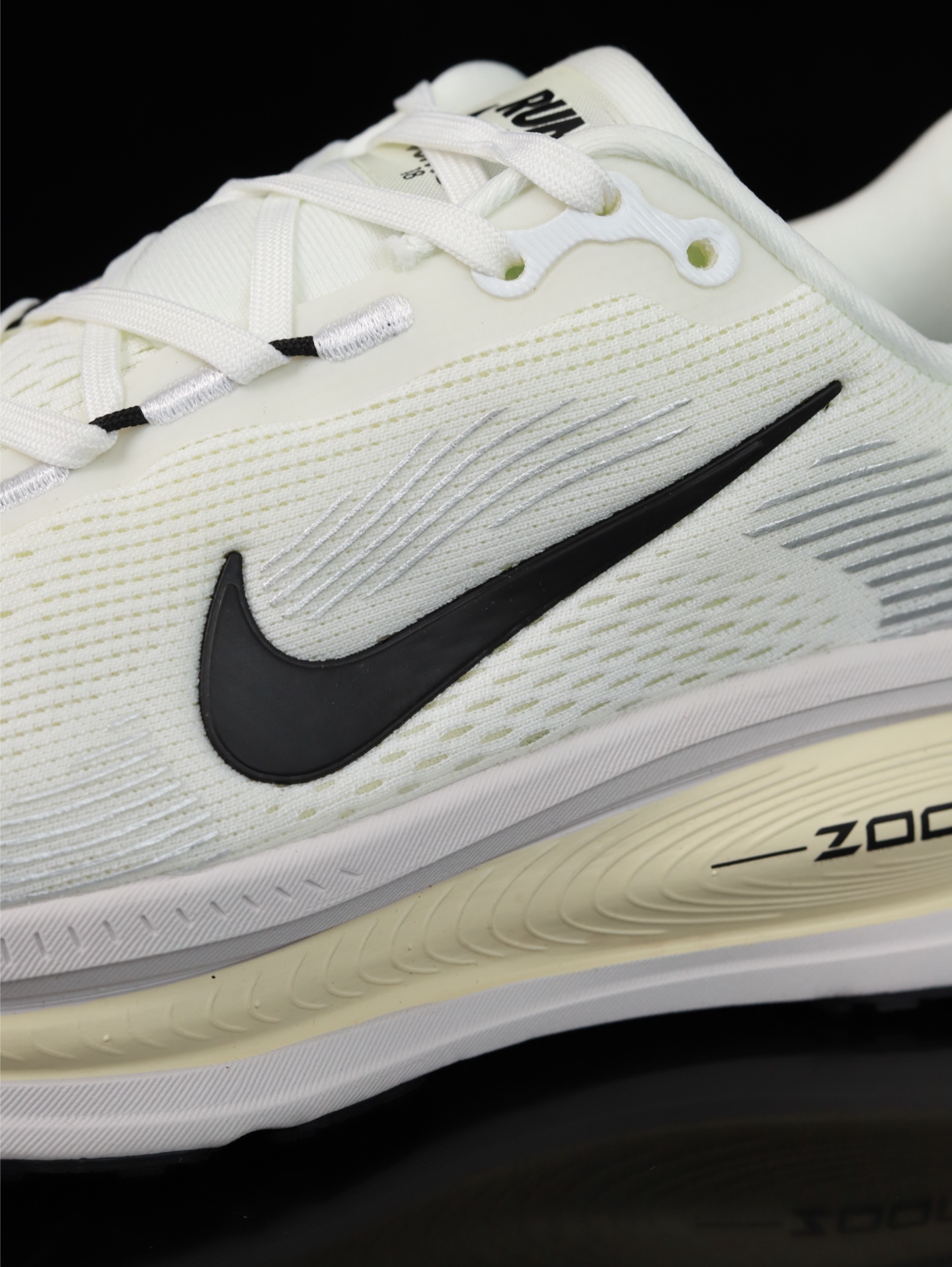 Nike Vomero 18 HM6803-101