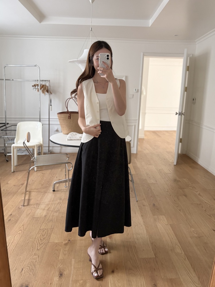 Minimal Buttoned Vest (Ivory)