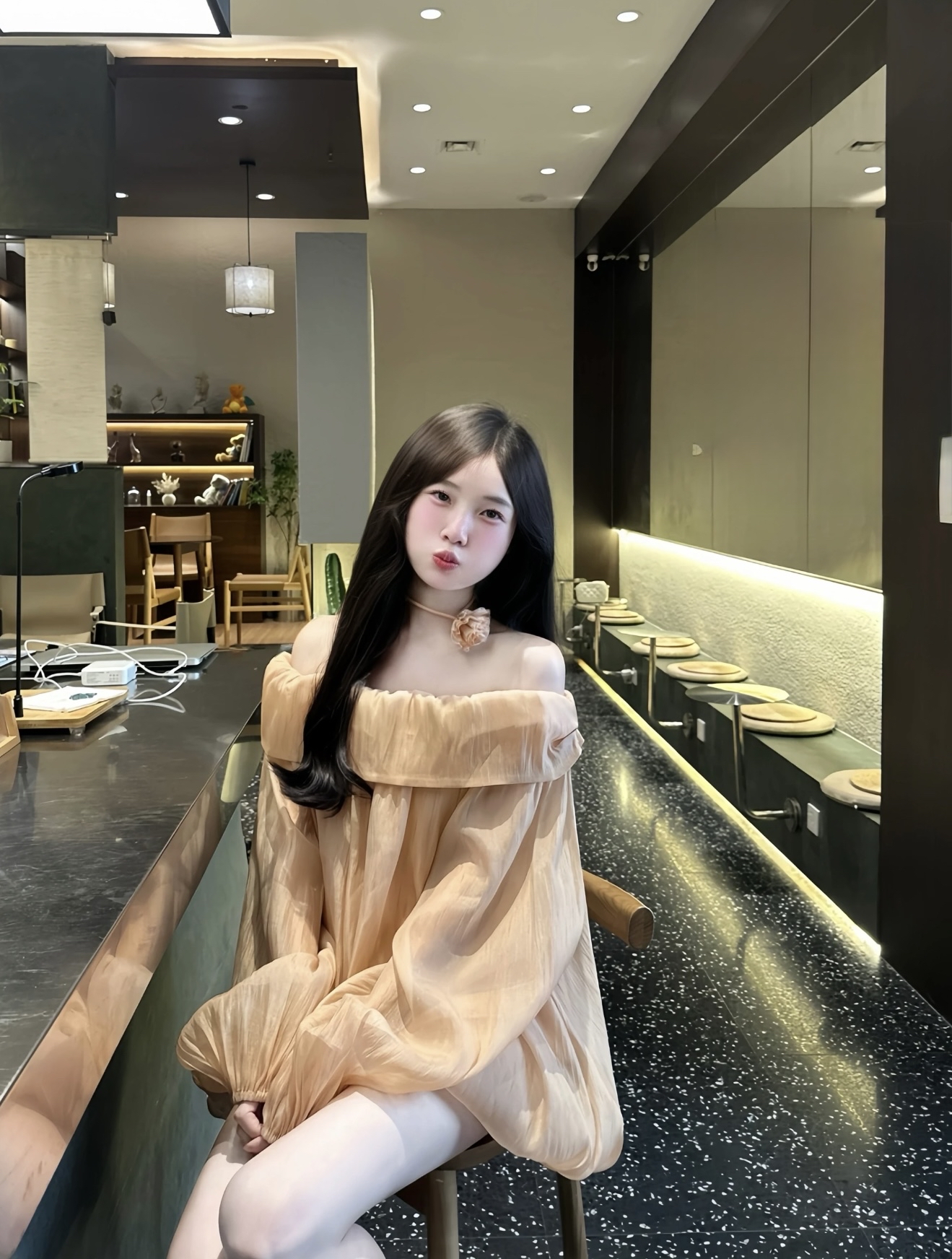 TP399一字肩挂脖上衣