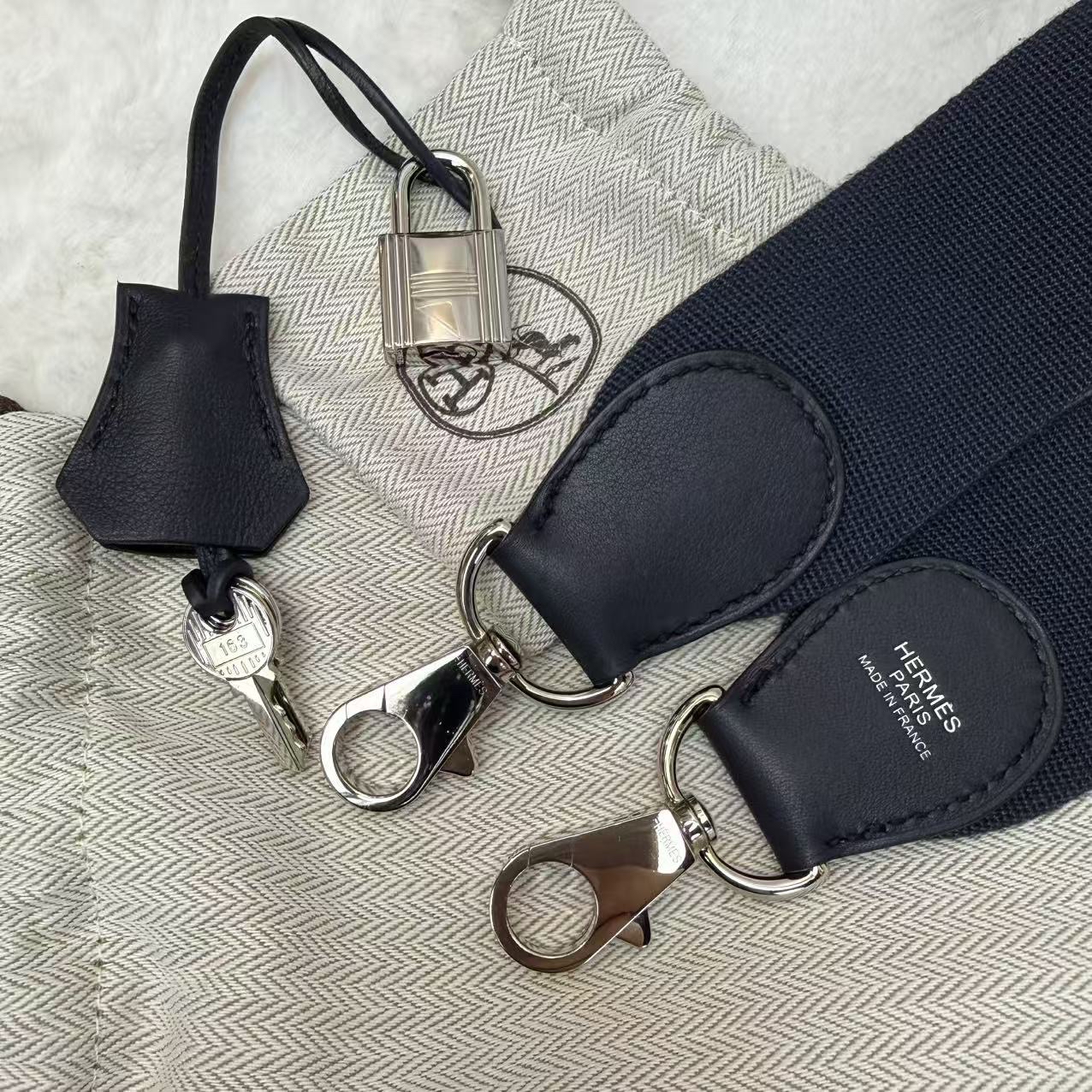 Hermes愛馬仕 牛奶盒子ToolBox20 肩帶款斜挎包