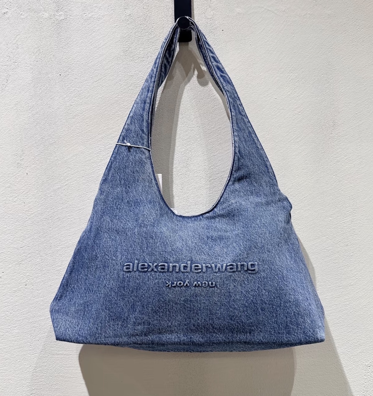 訂貨📮 Alexander Wang 牛仔 Medium Hobo  Size 40x51x10cm