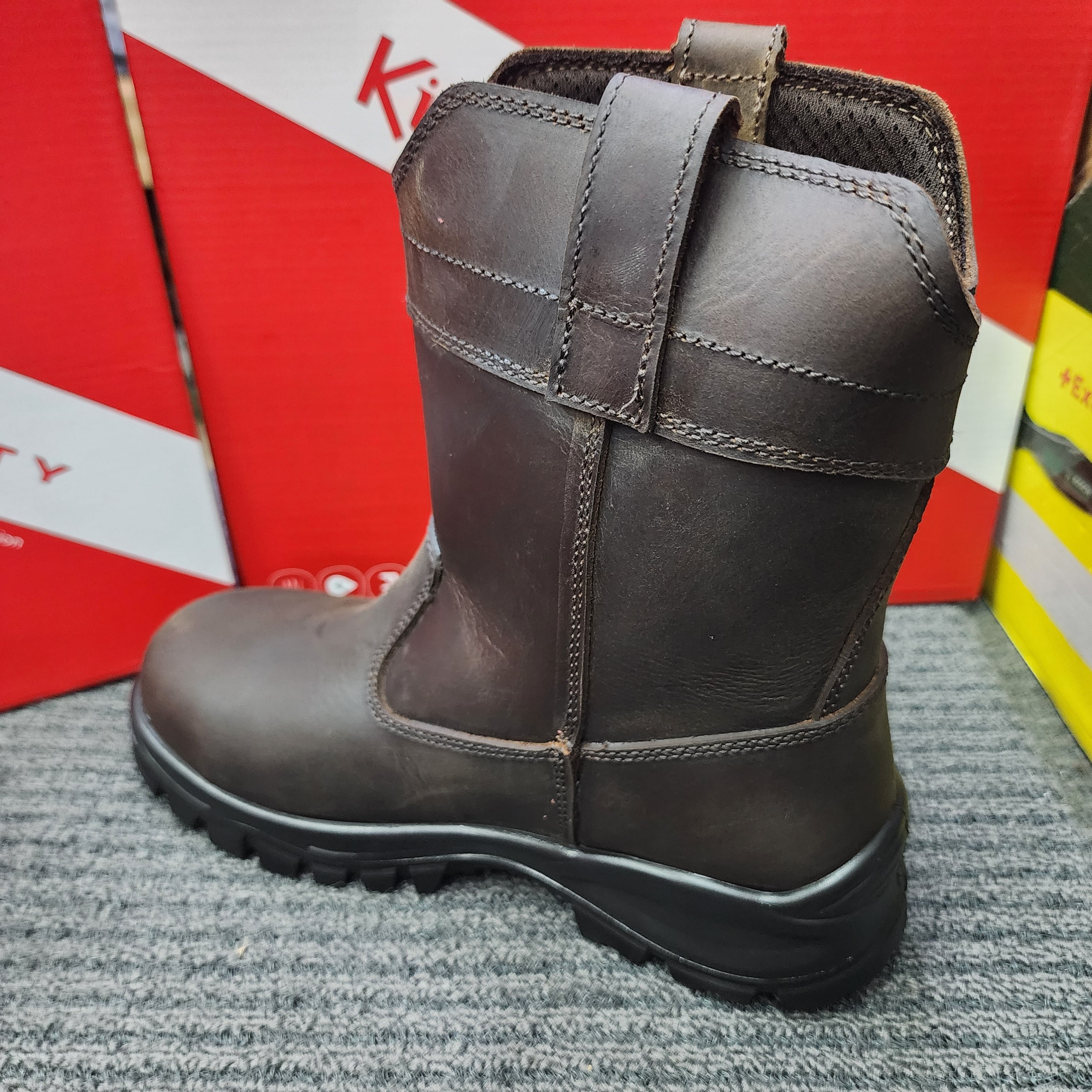 KicKers Safety Shoes 3069 High Cut Full Leather Brown ESD Waterproof Kasut Keselamatan Coklat dengan Perlindungan Maksimum dan Kepatuhan Tinggi