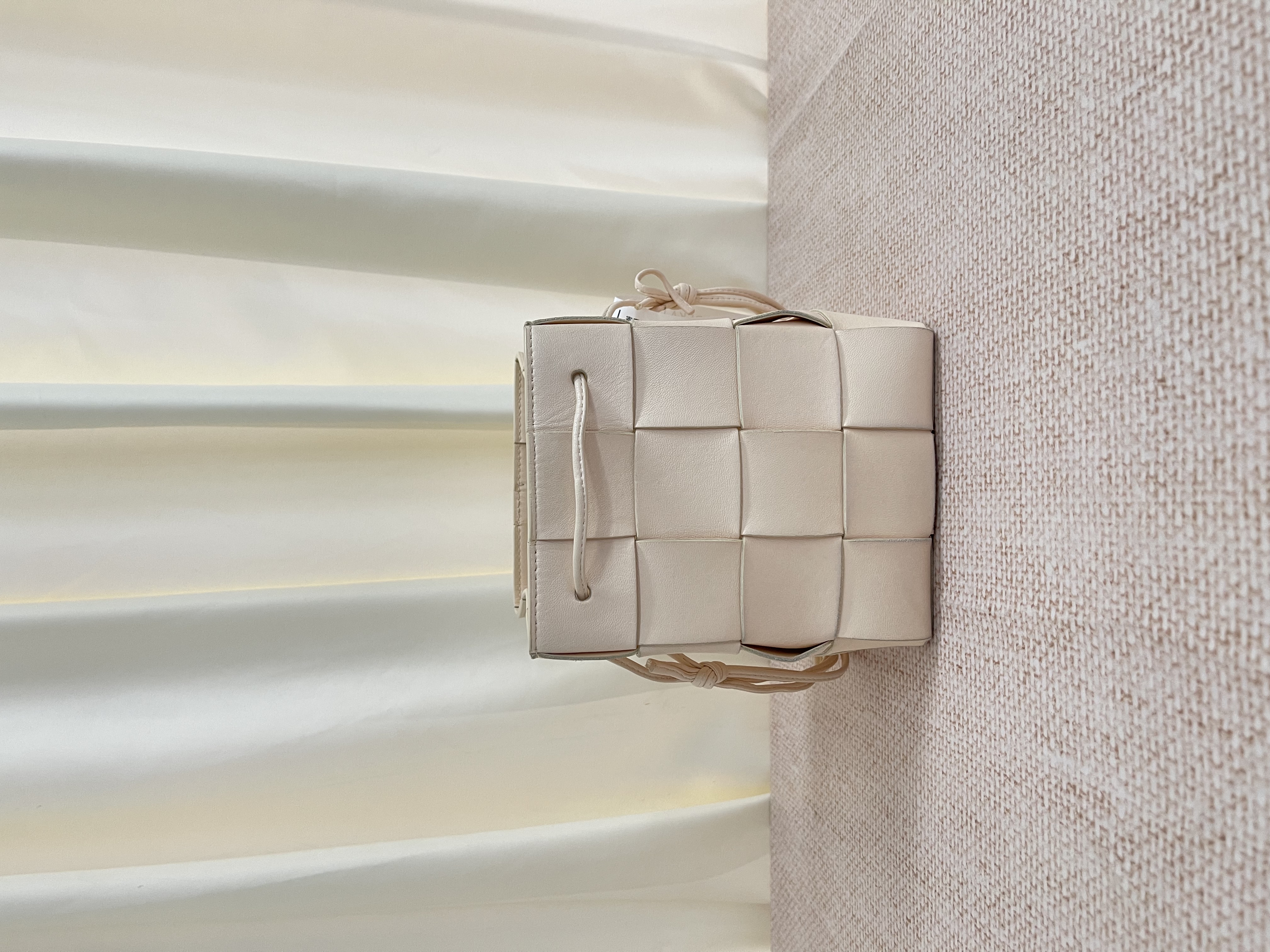 Pre-owned Bottega Veneta Cassette Bucket Bag/ Product Code: 26042401