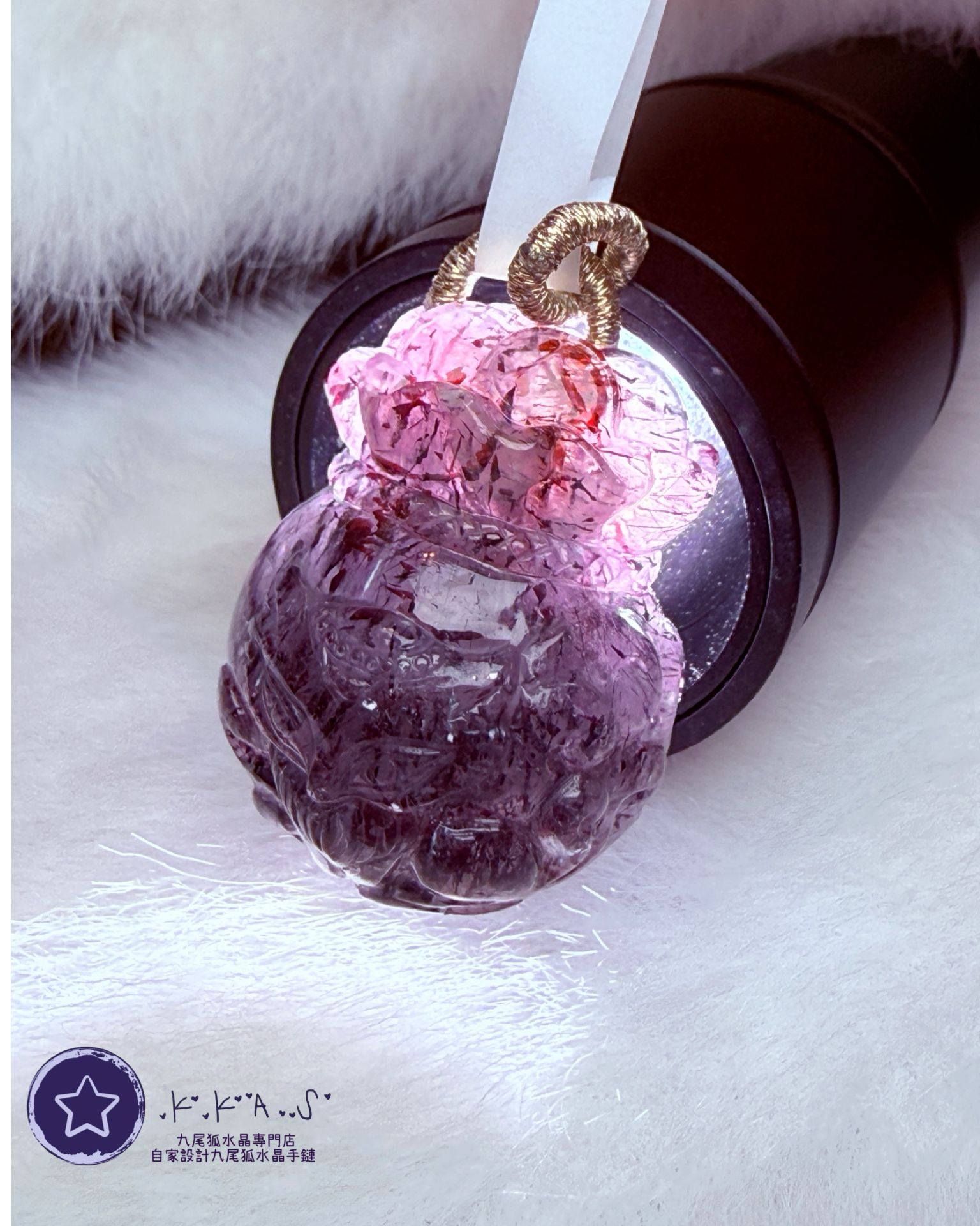 K00191 Black Label 黑加侖煙花超七 錢袋狐 - 吊墜/手牌兩用款