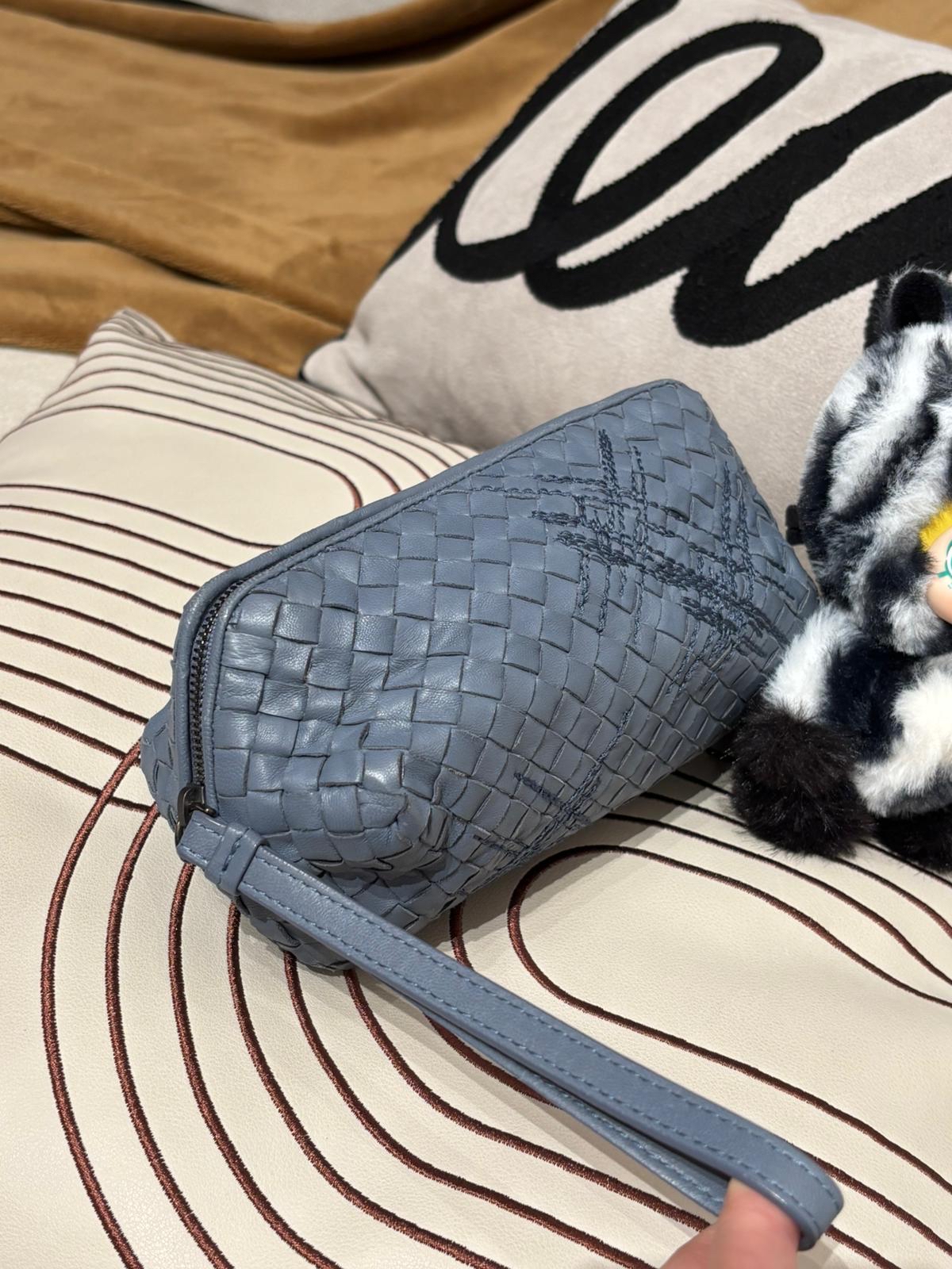 BOTTEGA VENETA BV LAMBSKIN POUCH 灰藍色 clutch bag 手拿包 100%Authentic,95% new