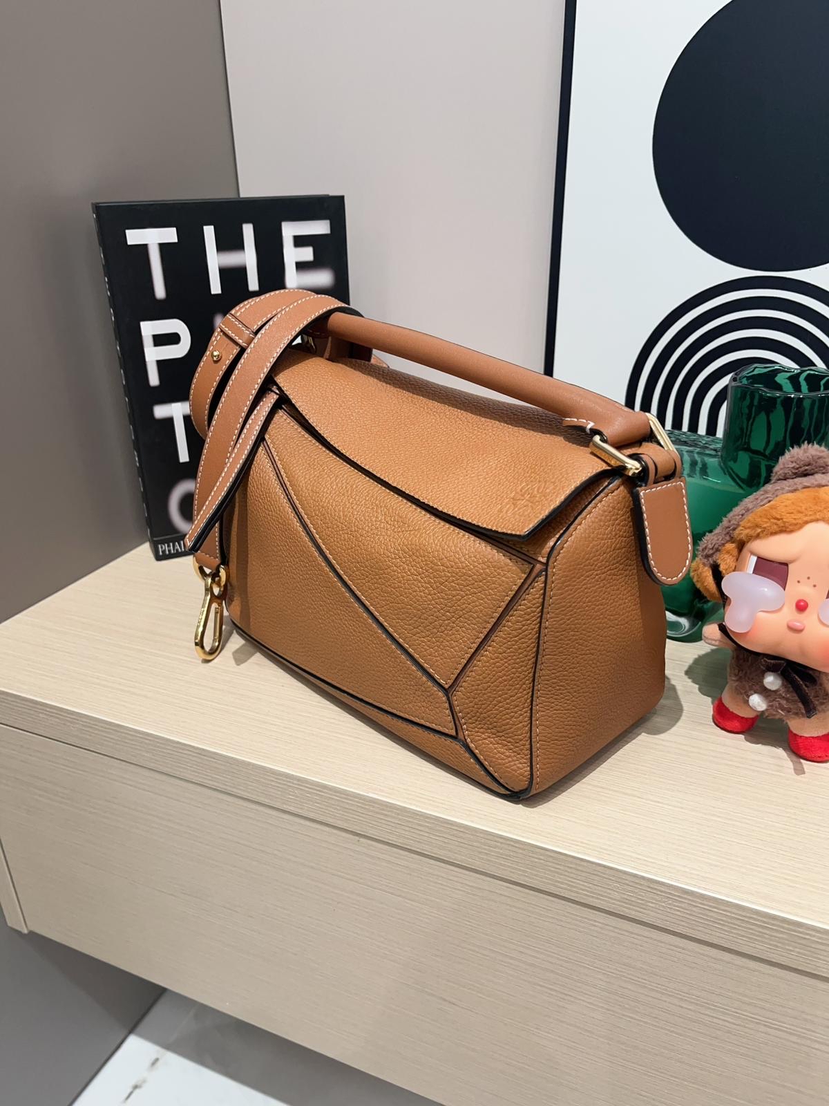 Loewe Puzzle Small Tan Calfskin 100%Authentic, 98%New ✅Tap✅Booklet✅Dust bag