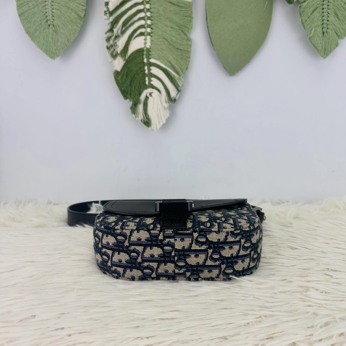 DIOR 🤍PRE OWNED Saddle 米白色緹花郵差包 2026年 全套有單🖤