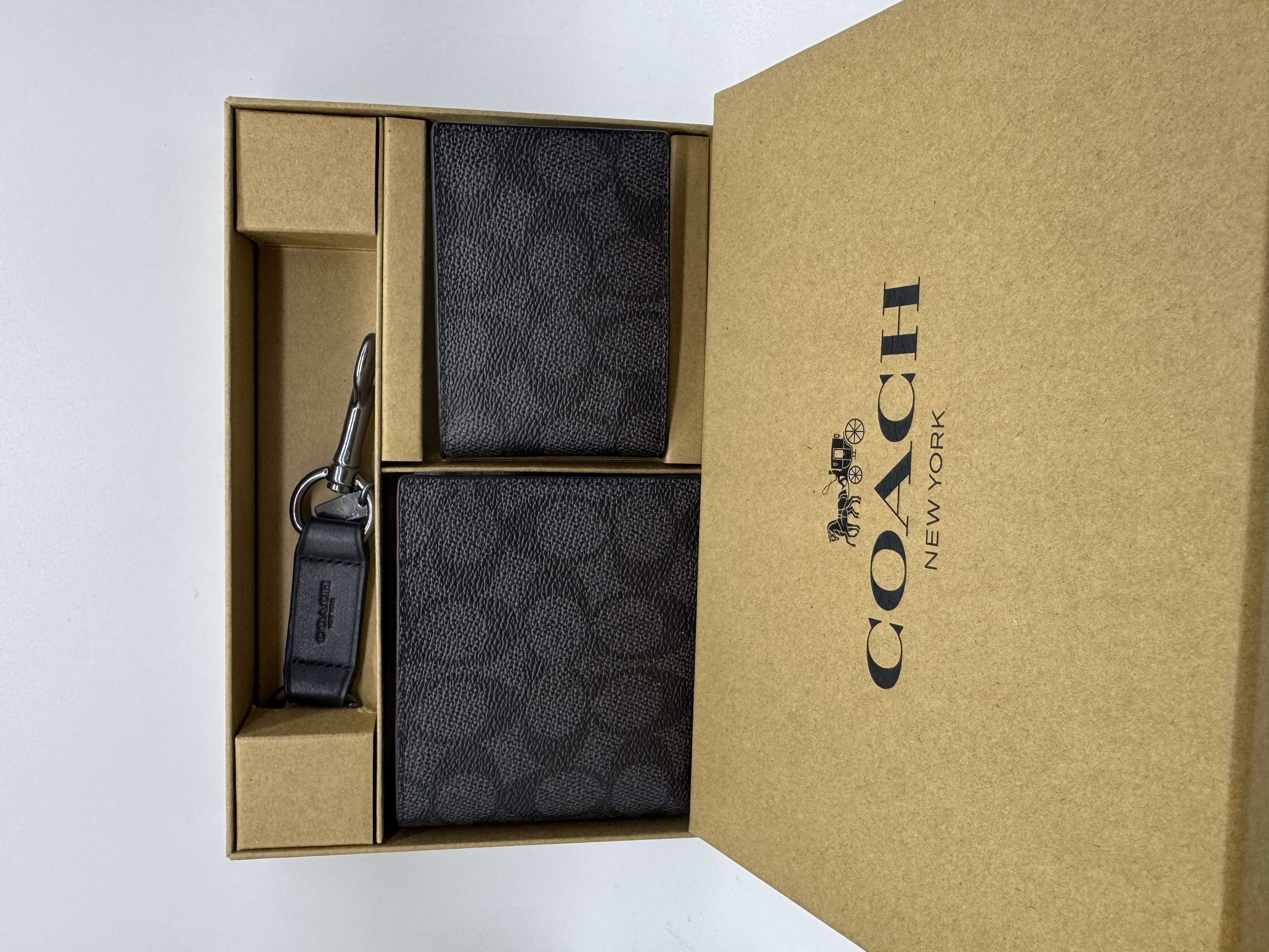 🇺🇸✈️🇨🇦送禮唔錯嘅選擇Coach Signature C pattern 銀包💳可拆卡套連皮匙扣🔑禮盒🎁裝現貨😍