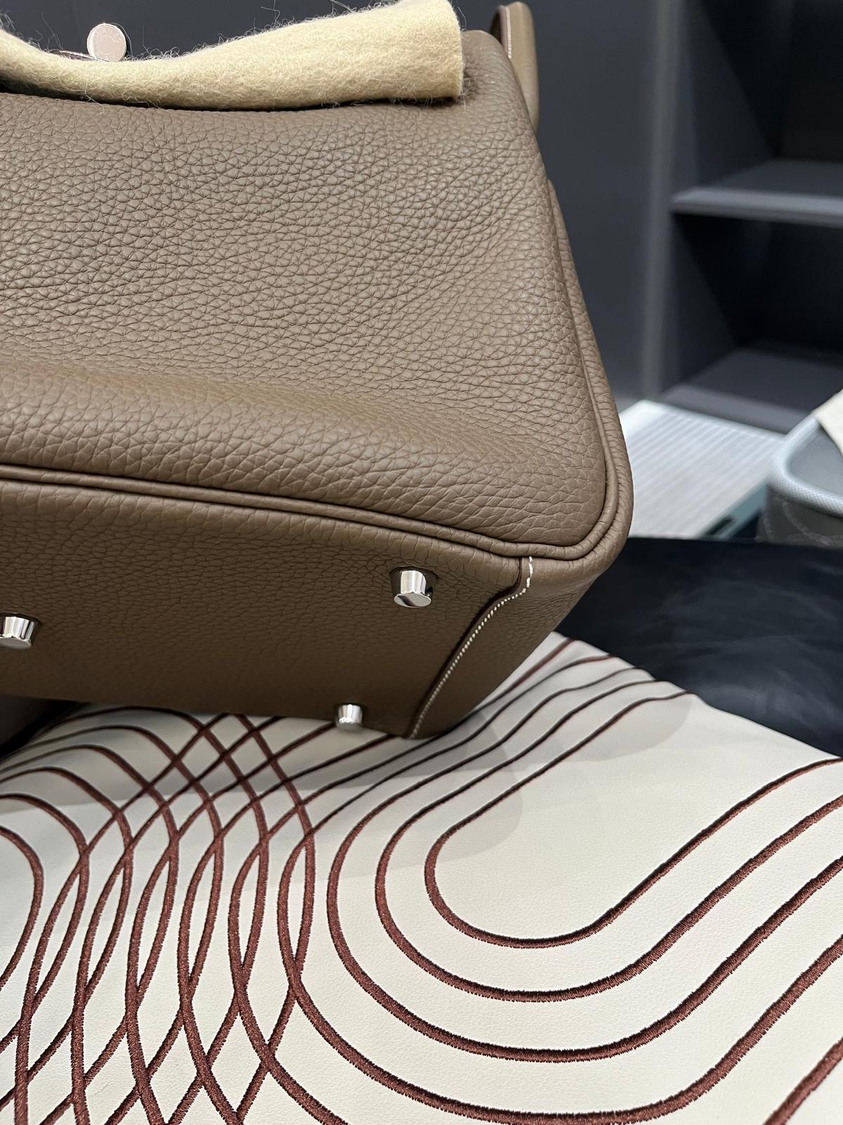 Hermes Lindy 30 Stamp C 大象灰銀扣 TC牛皮 100%Authentic, 98%New ✅Dust bag✅Raincoat ✅Box