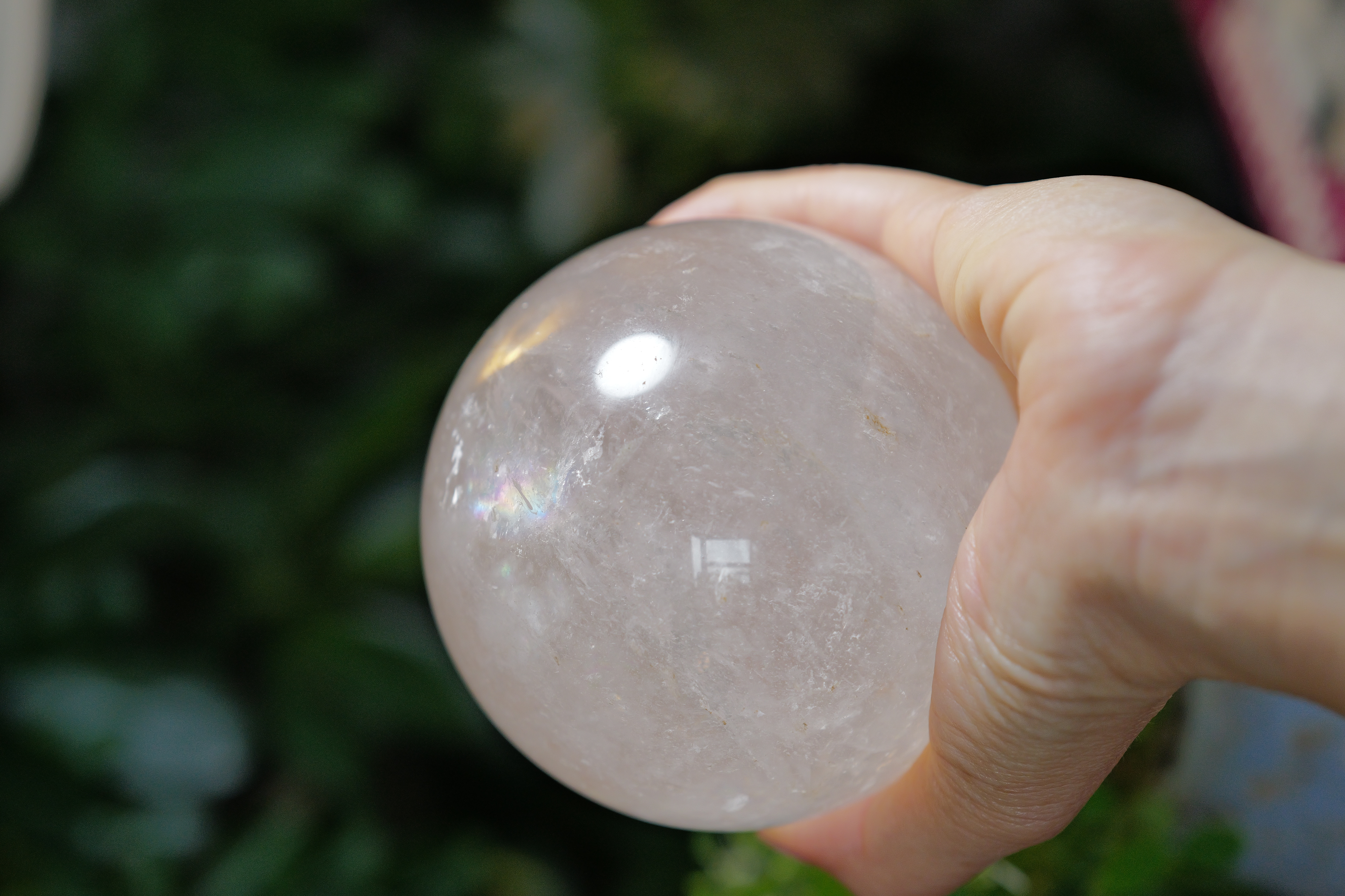 ༒1.1Kg+ 9.15cm 白水晶帶礦皮水晶球༒ CQ.OO65C6T-RA10*A37