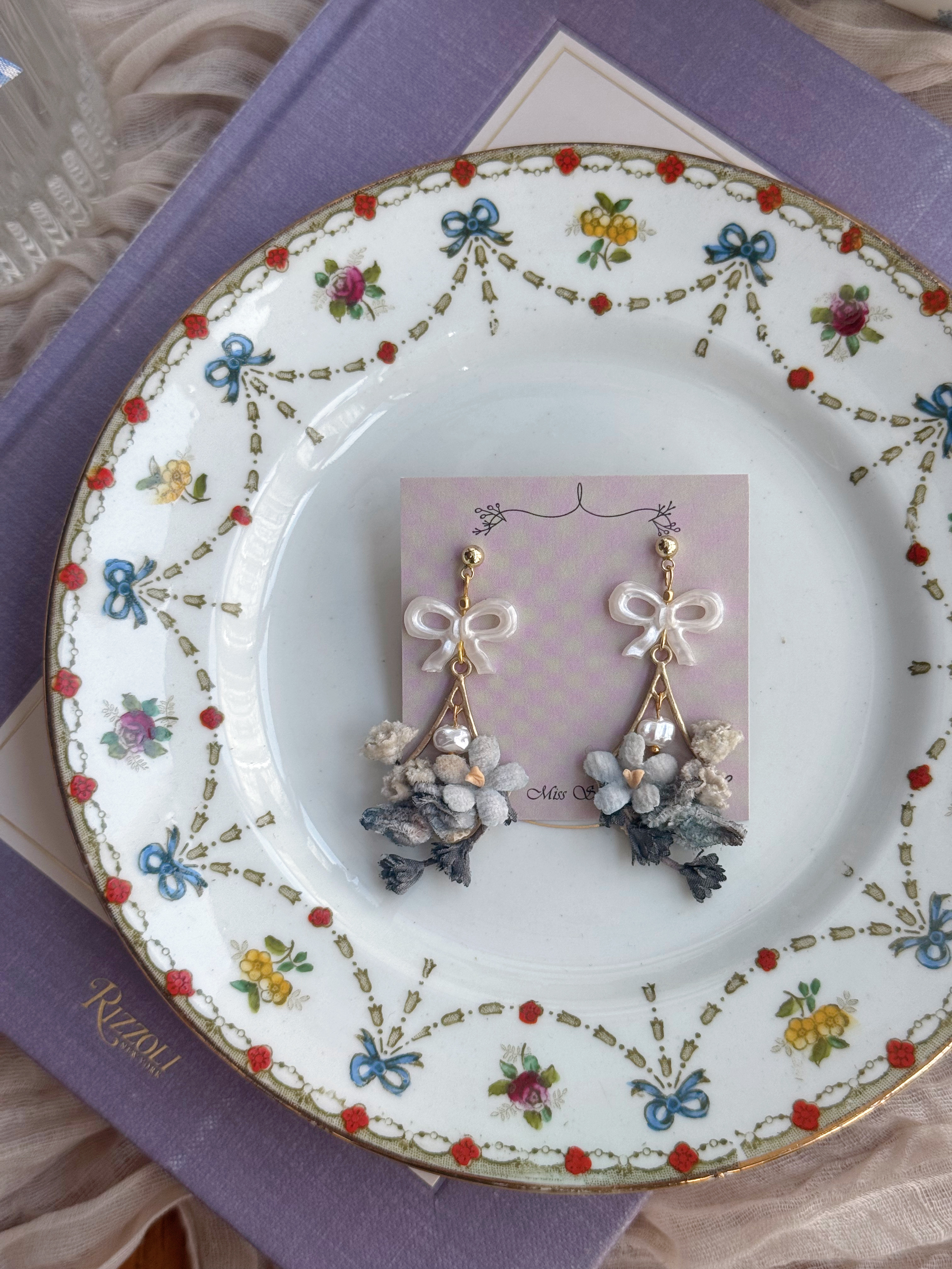 春日粉藍蝴蝶結布花耳環