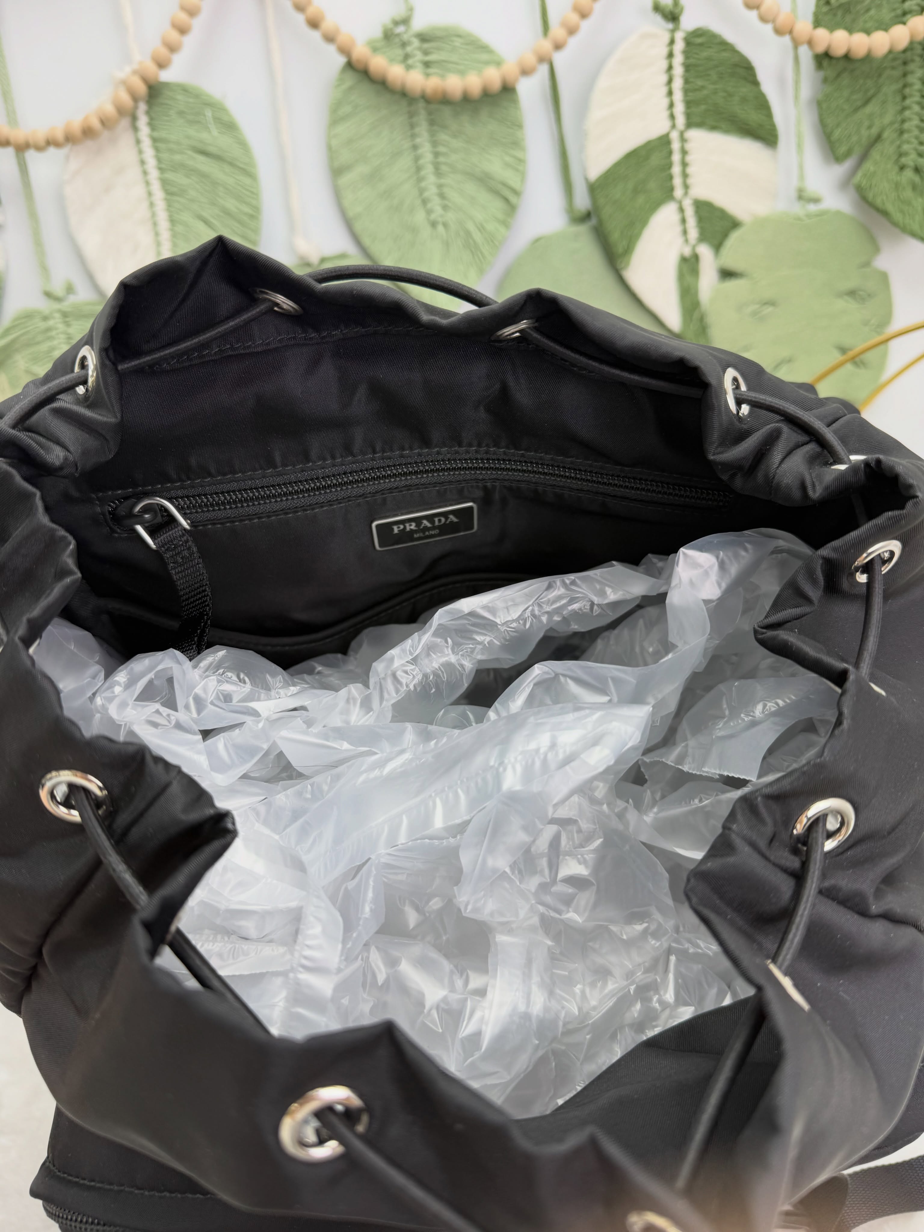 Parda 👜 PRE OWNED 🛍️Re-Nylon Backpack🖤