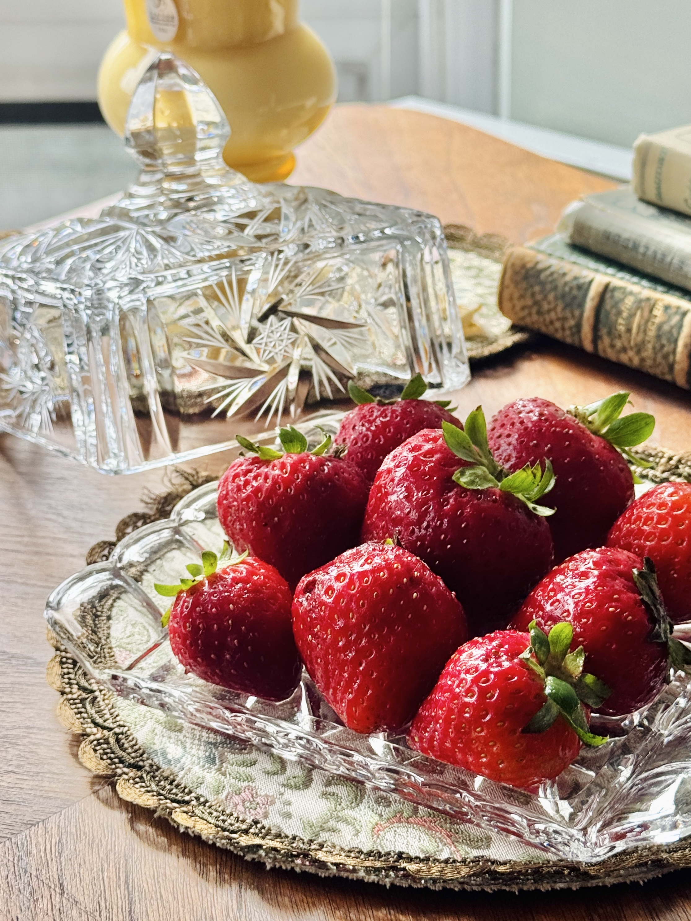 Vintage Mid-Century Crystal Scallop-Edged Butter Dish with Lid  (MT2608)