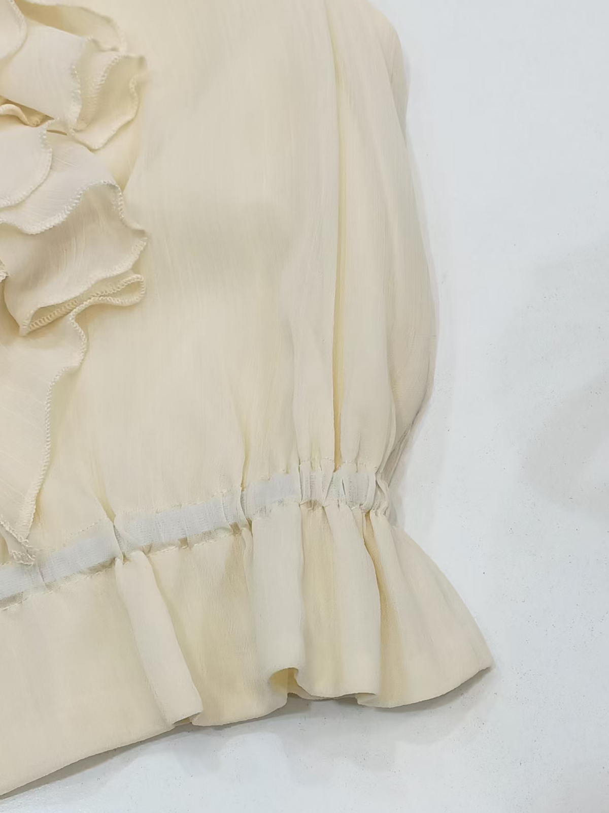 Minimal 3D Ruffle Top M224