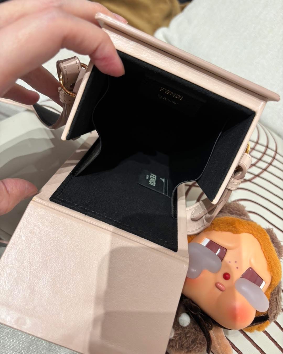 FENDI Calfskin VERTICAL BOX Shoulder bag 100%Authentic,95%new 