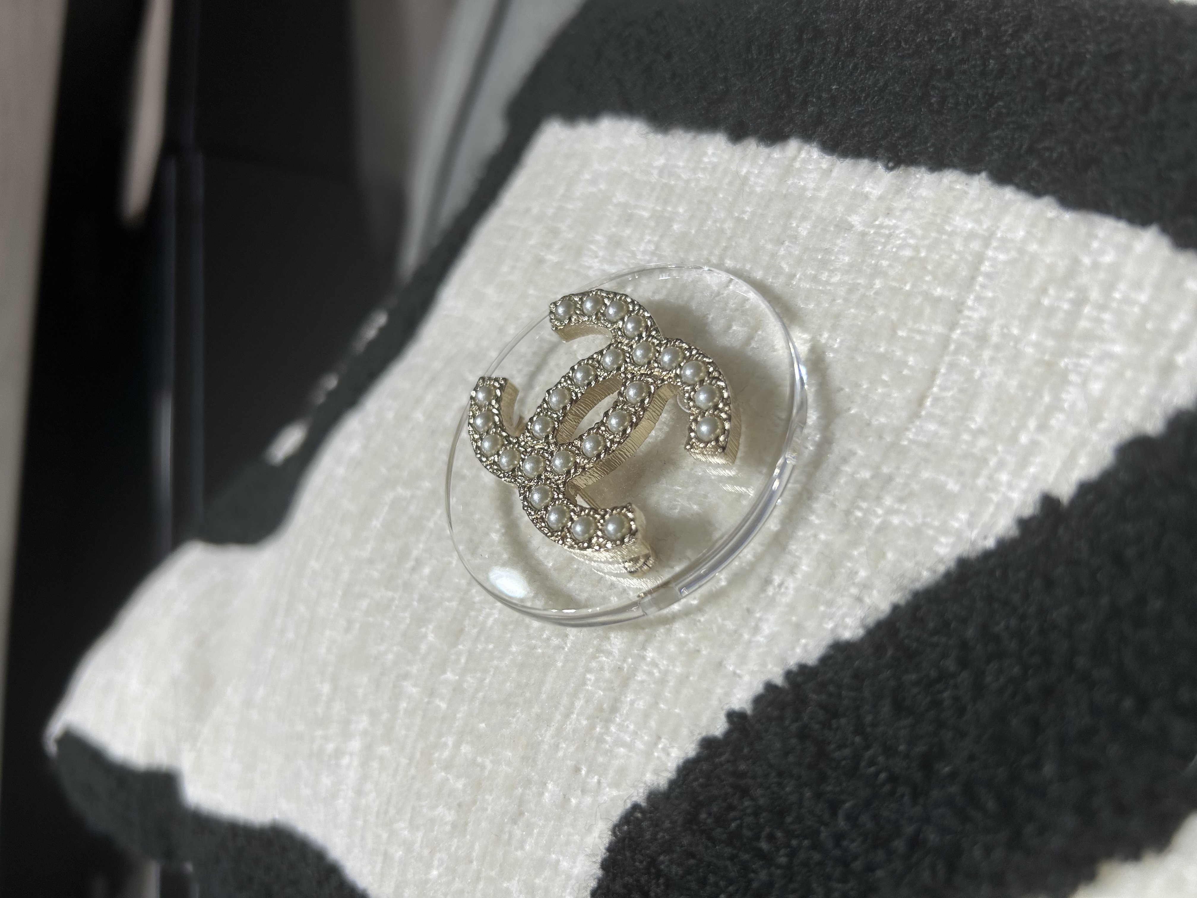Chanel CC Brooch 100%Authentic, 98%New