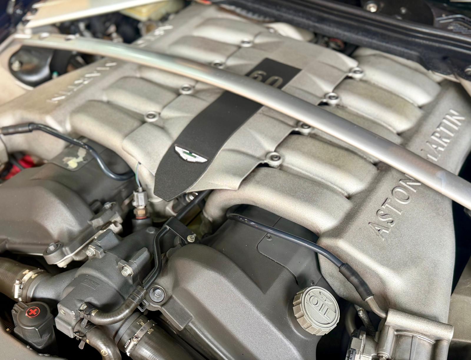 Aston Martin DB9 2004