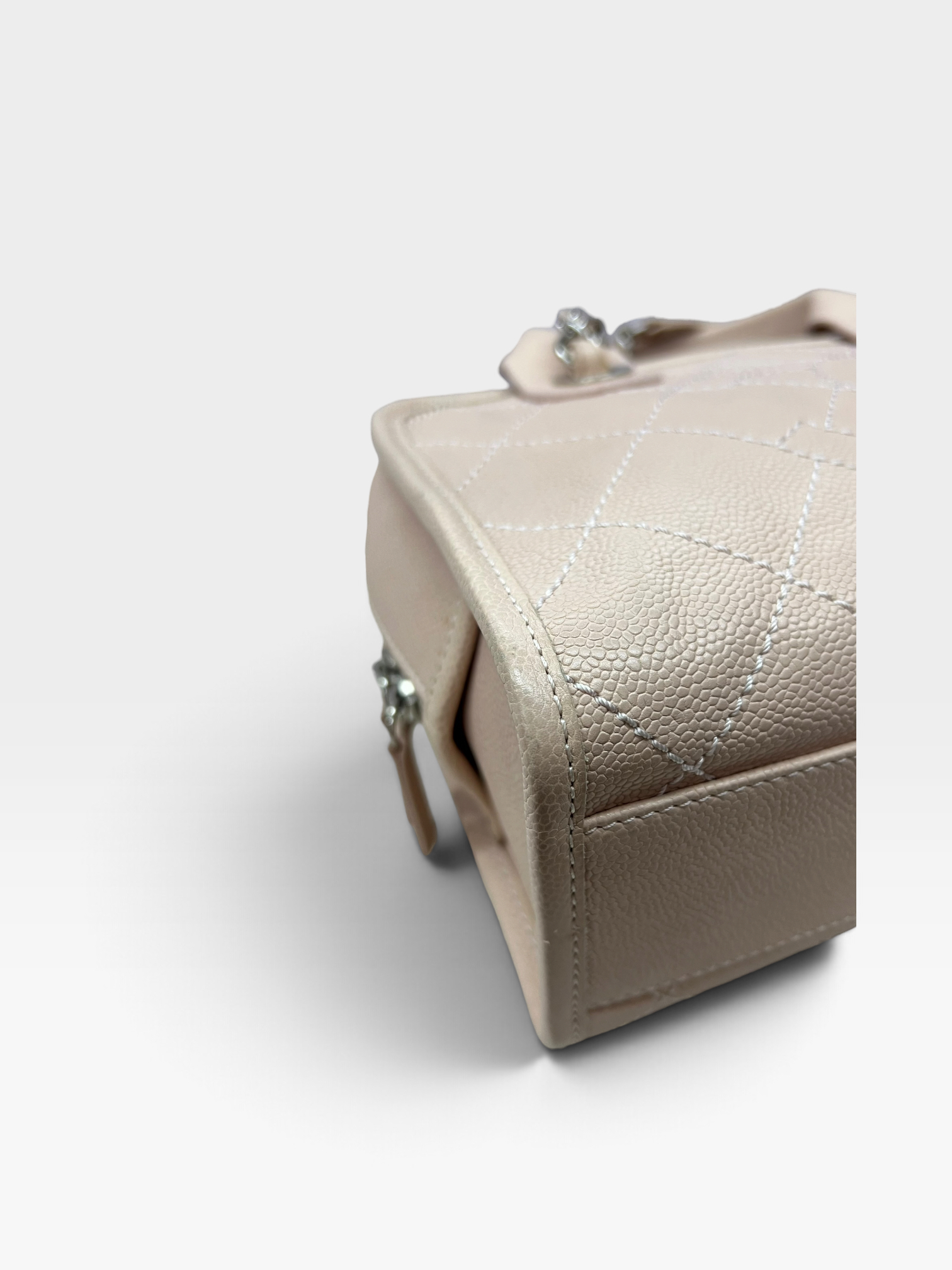 Pre-Owned CHANEL Deauville Handbag / Product Code: 092403