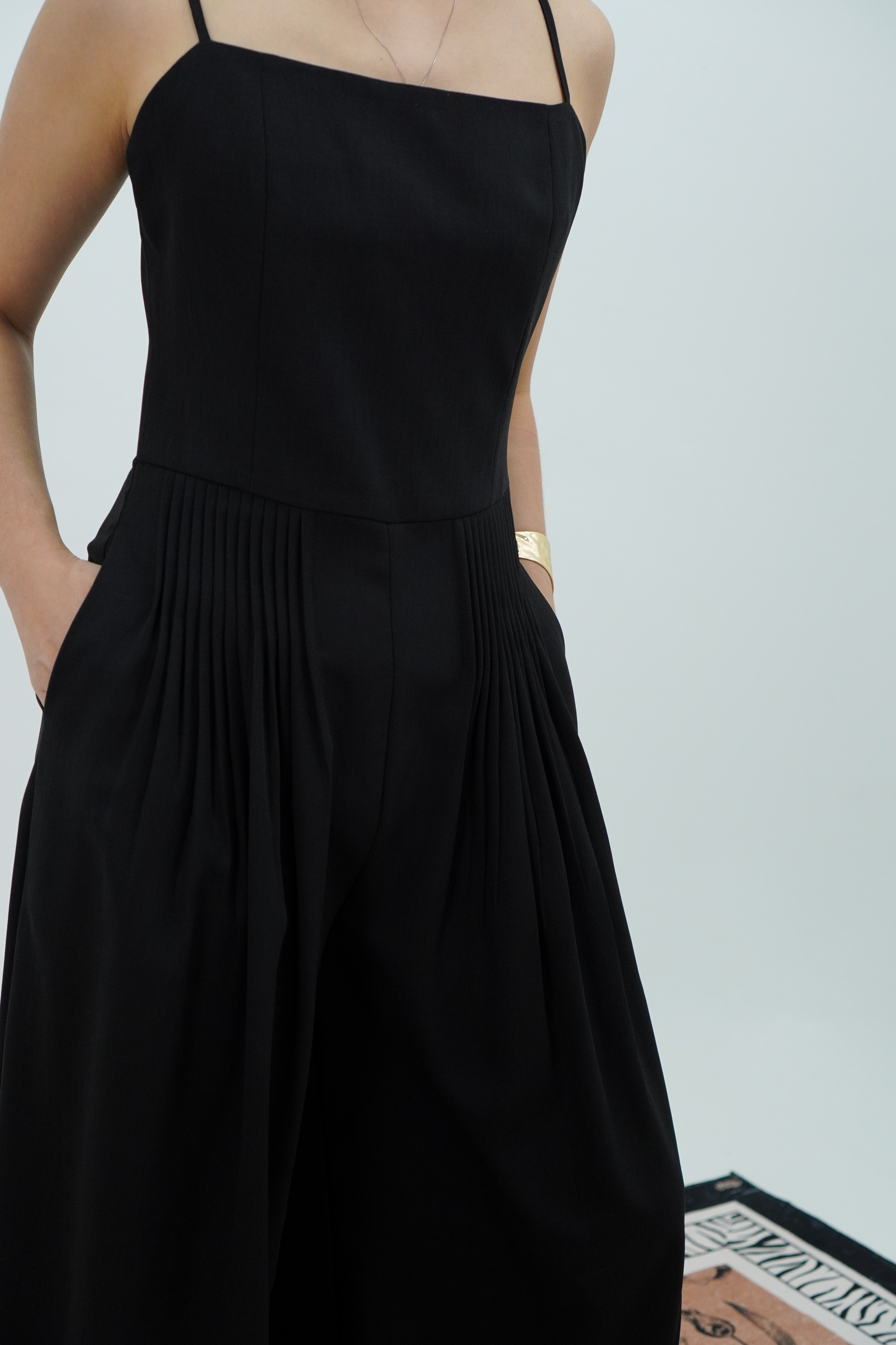 黑色吊带压褶连身裤 Strappy Pleated Jumpsuit