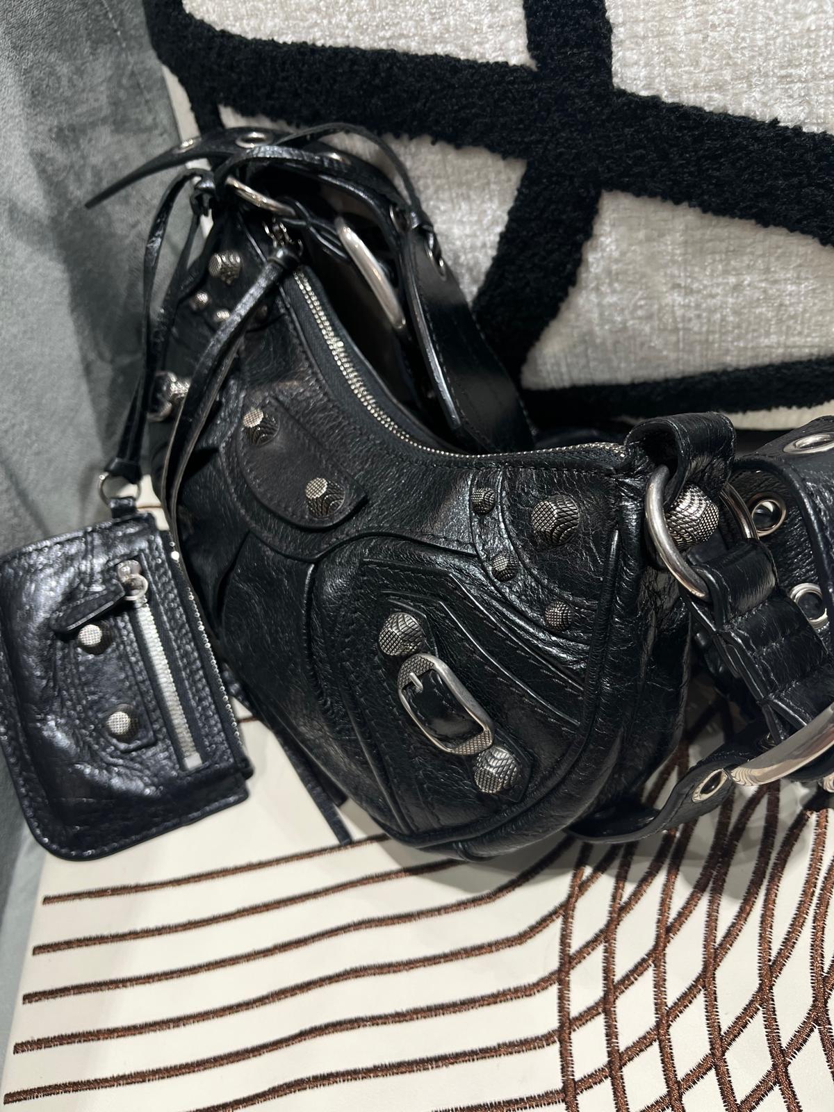 BALENCIAGA Le Cagole XS Shoulder Bag 黑色牛皮671309 100%Authentic, 95%New ✅Mirror✅ pouch✅dust bag  