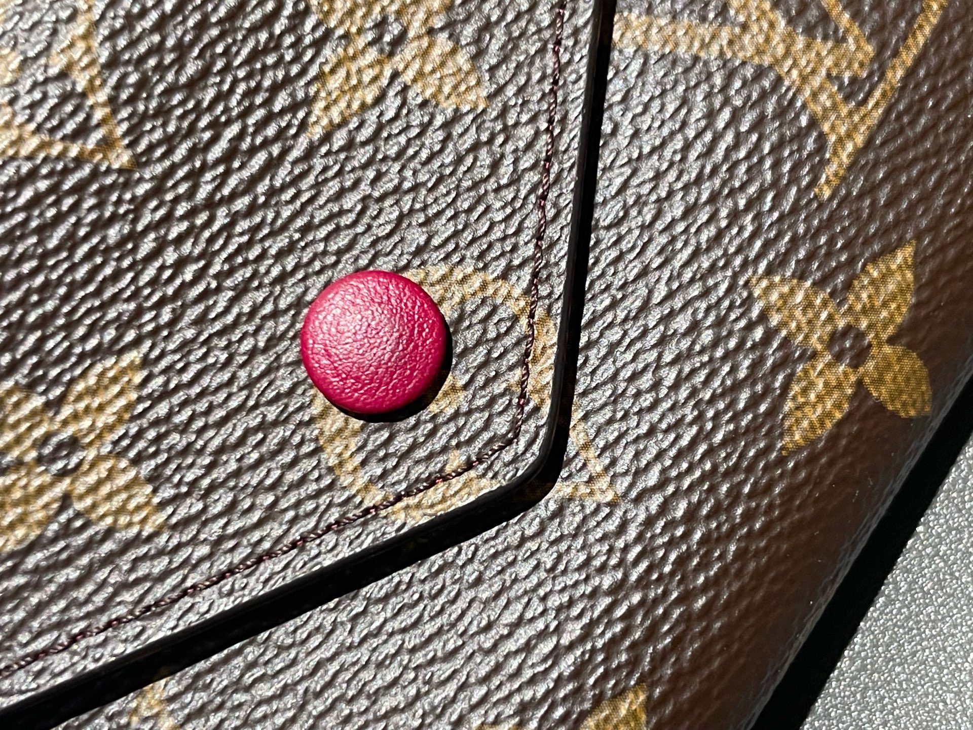 【預訂貨品】LV 紅色豆豆銀包