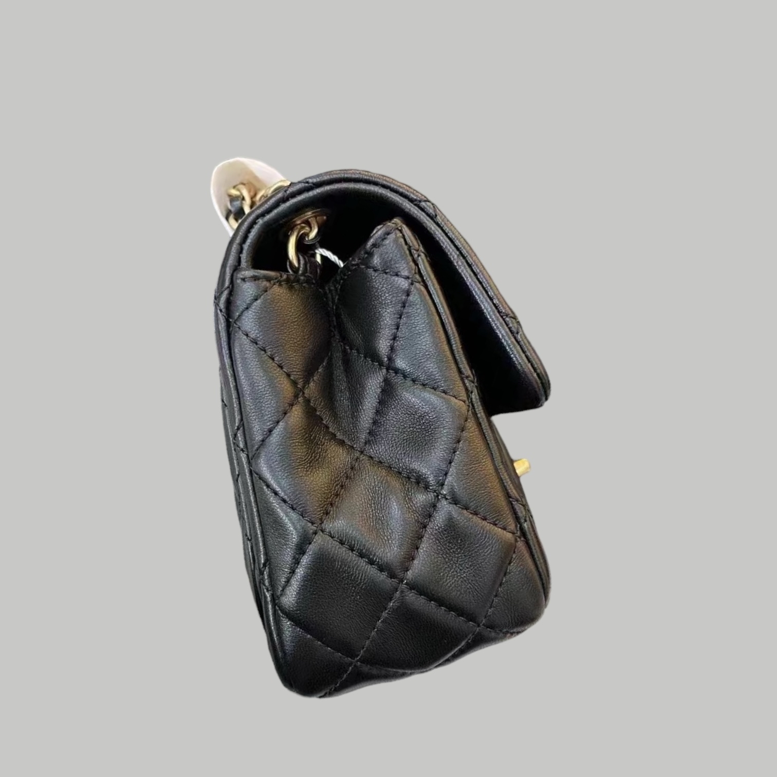 Chanel 羊皮方胖金球