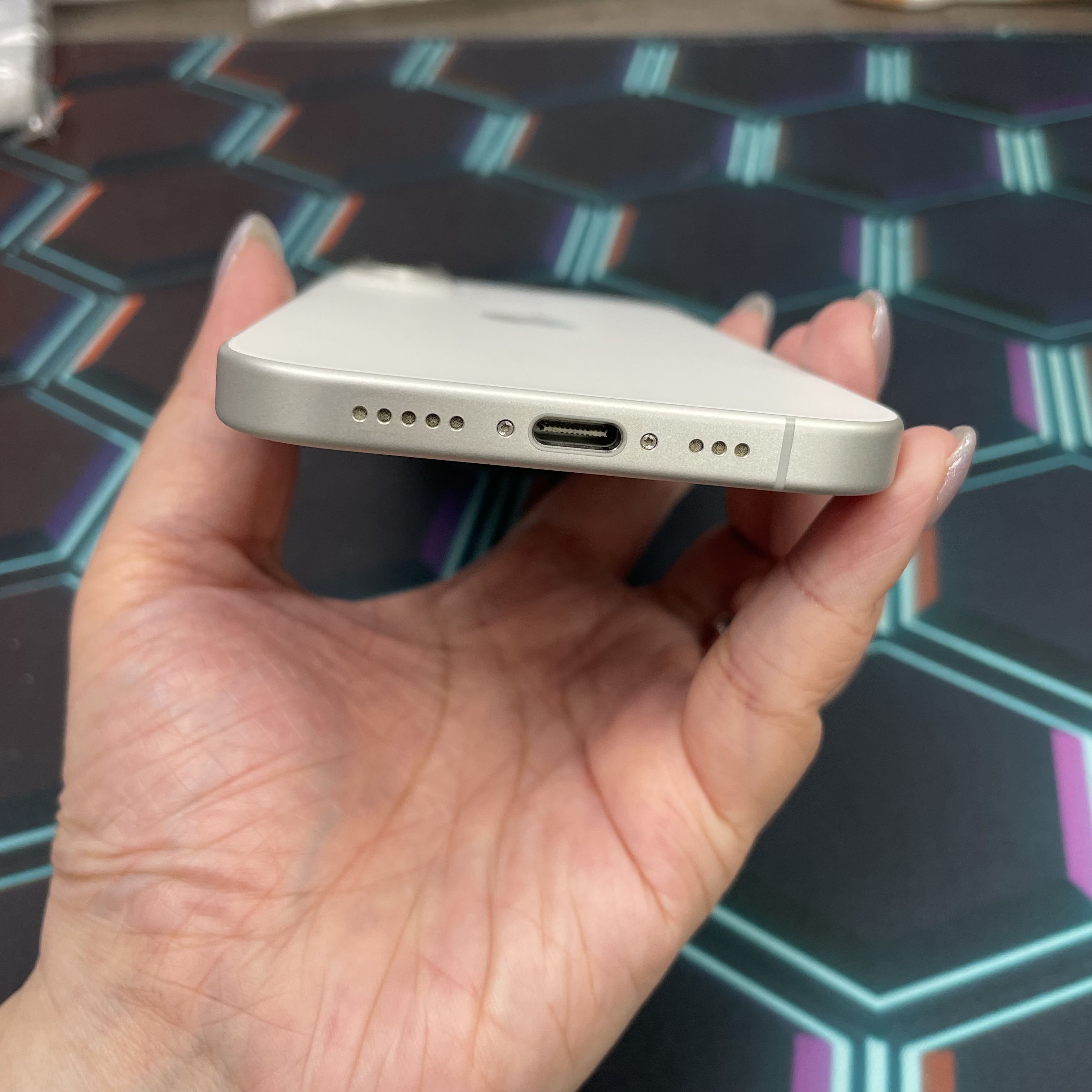 *6873 16 勁靚機 256GB 電90 白色 white