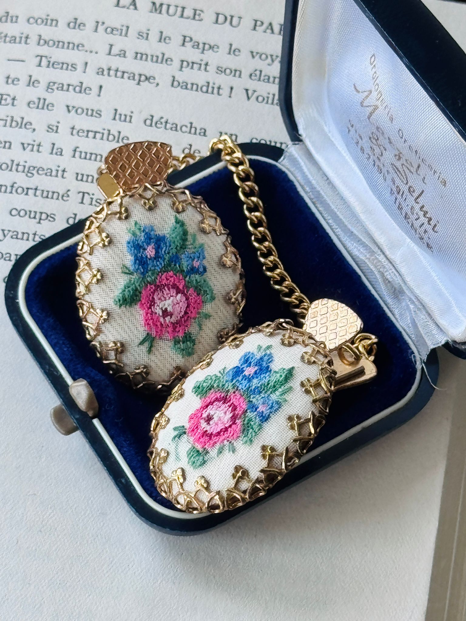 Rare! C.a.1960s Petit Needlepoint Pink Rose Sweater Clips (MT2592)
