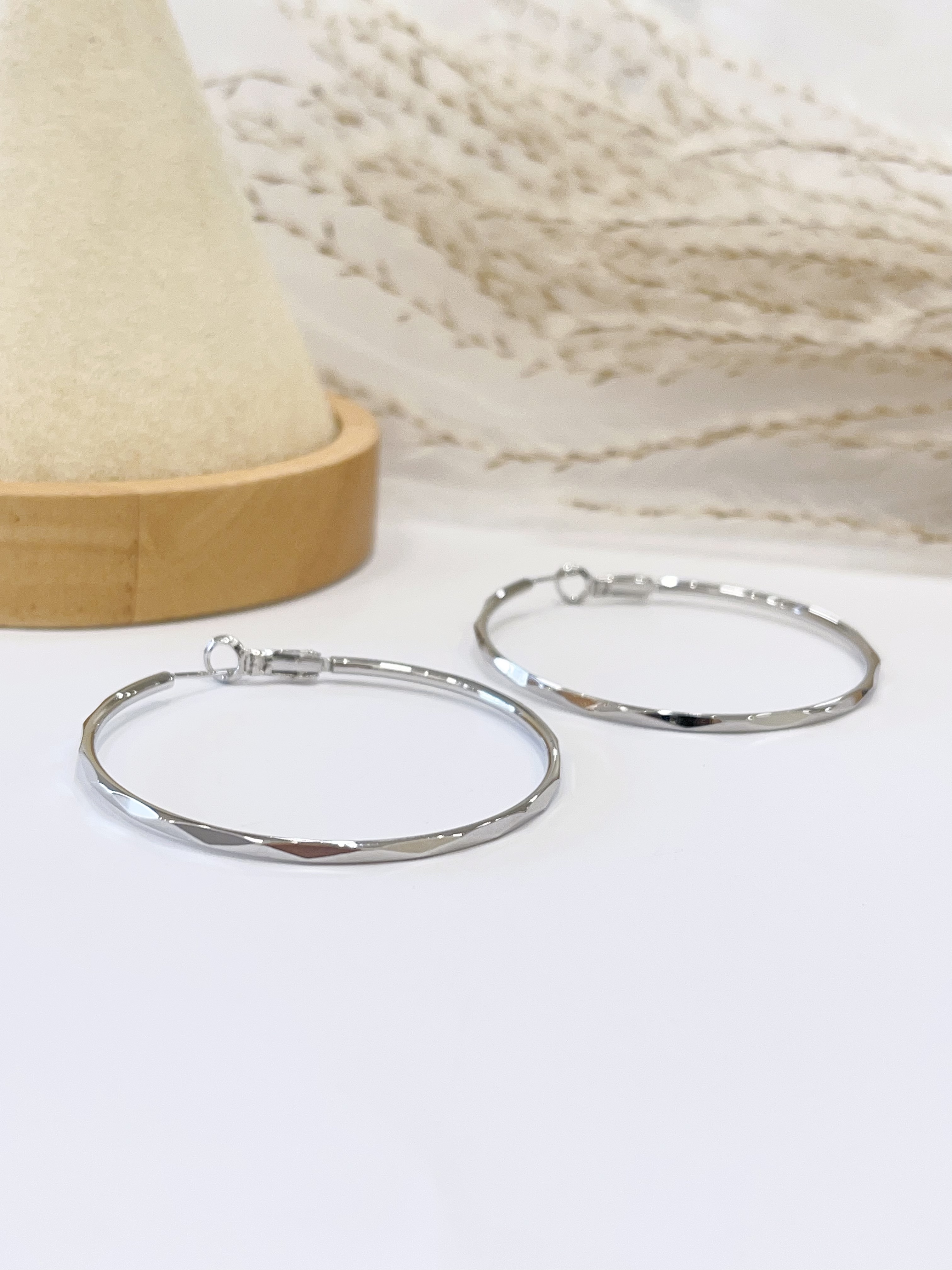 细框气质通勤耳圈耳环