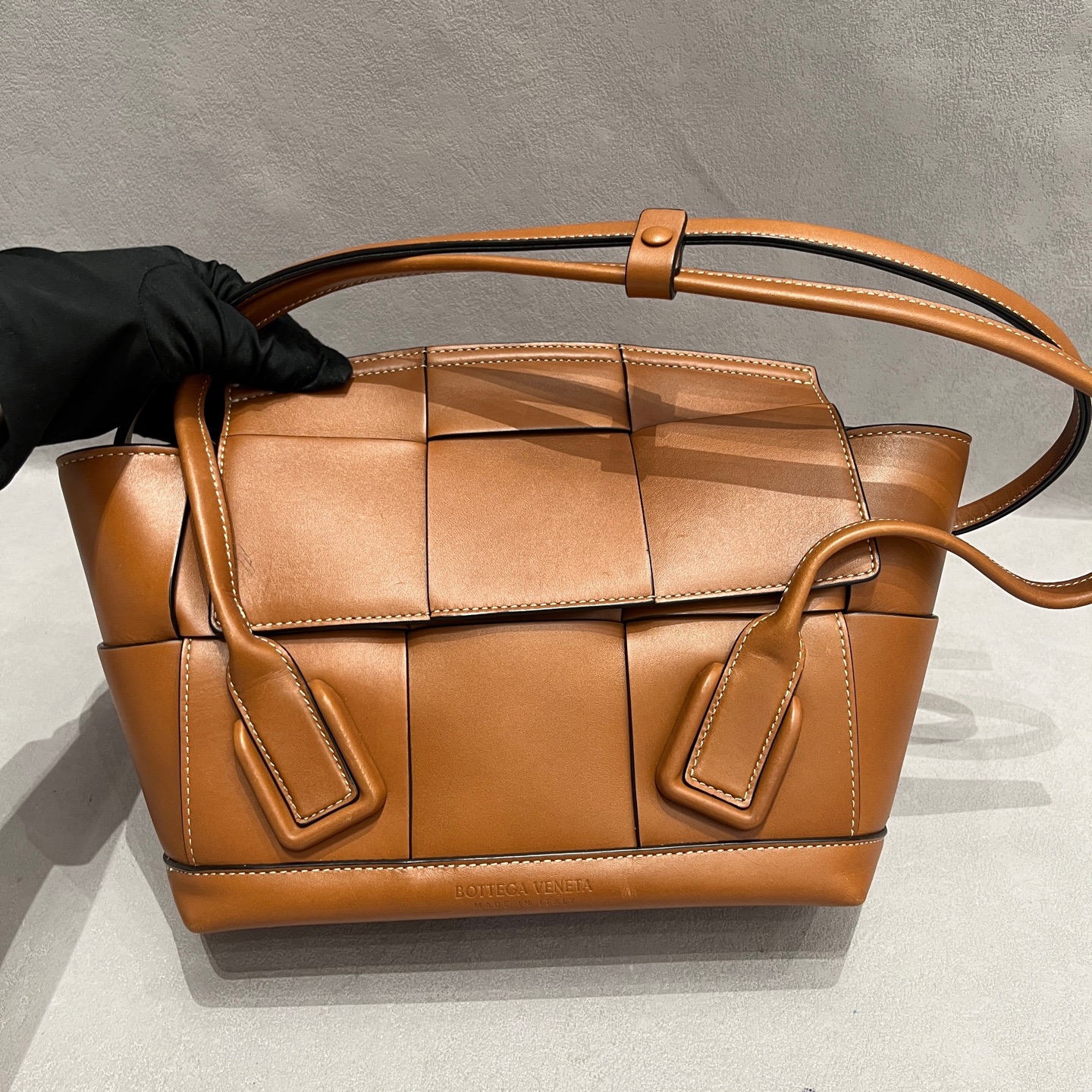 【預訂貨品】BV焦糖色編織牛皮tote