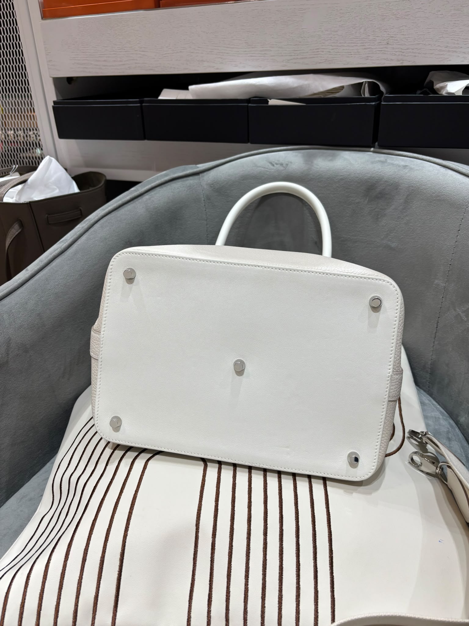 Hermes Toolbox 26 Stamp T 奶昔白 100%Authentic, 98%New ✅Key Lock ✅Strap ✅Dust bag