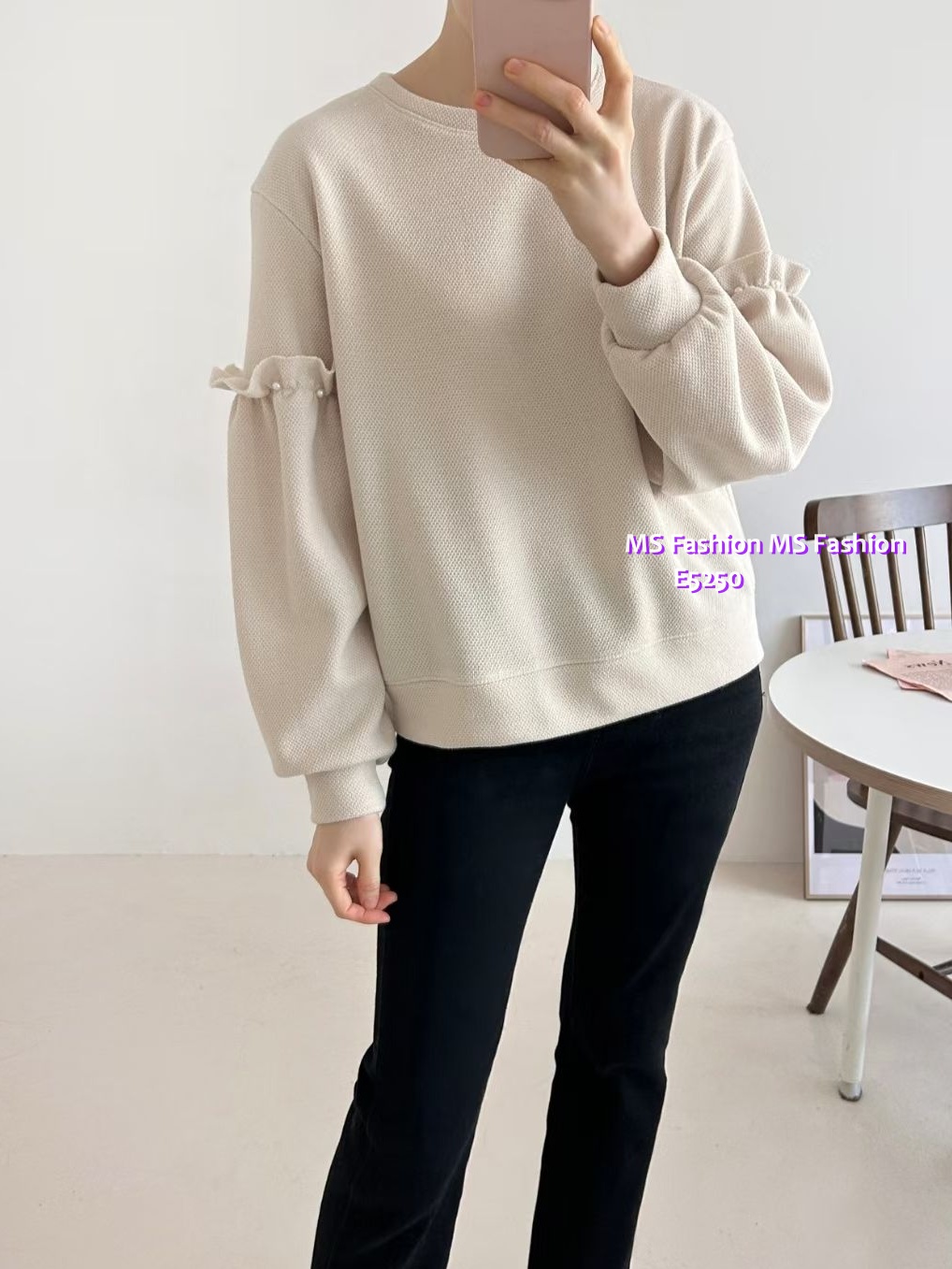 E5250 靚色ruffle袖珠珠top