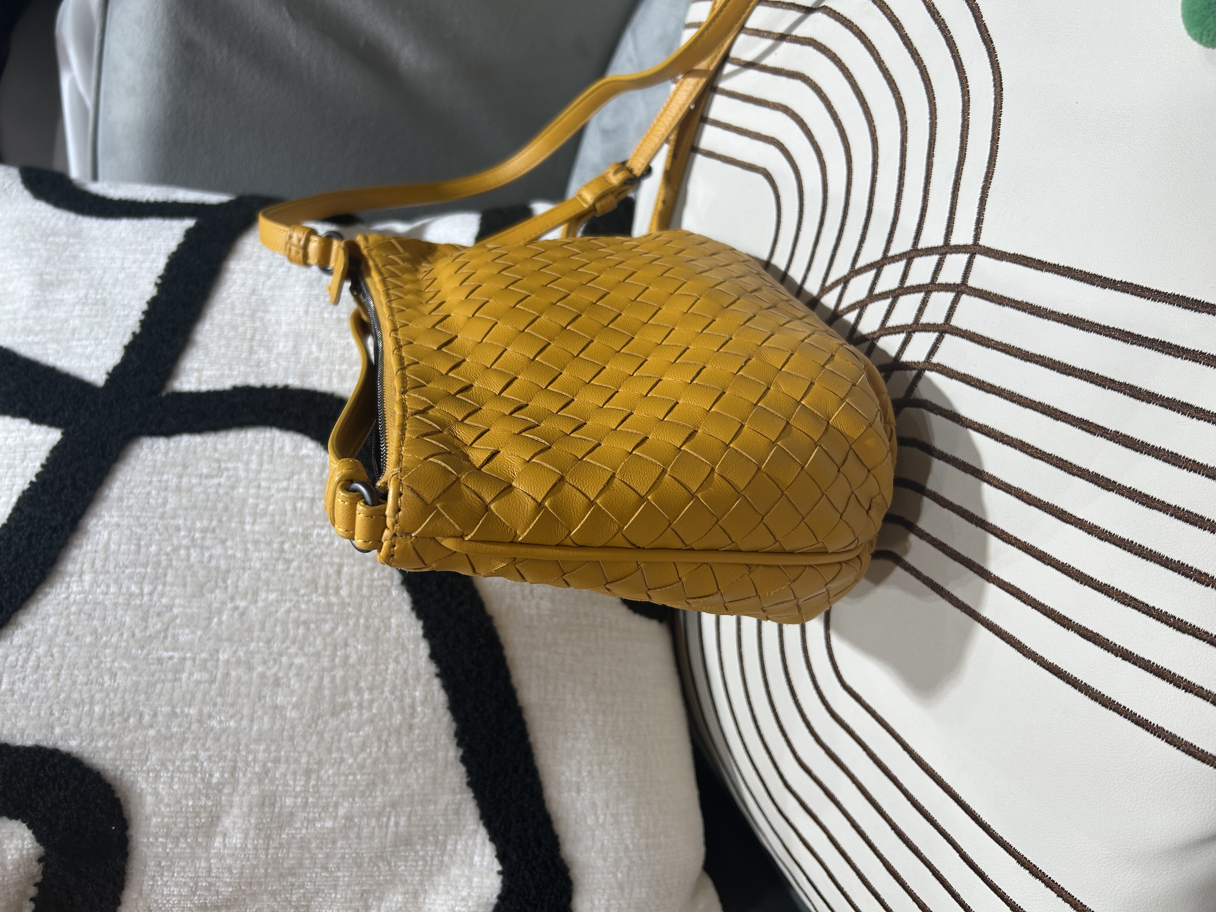 Bottega Veneta BV Intreccio Crossbody Bag  100%Authentic ,98%new 