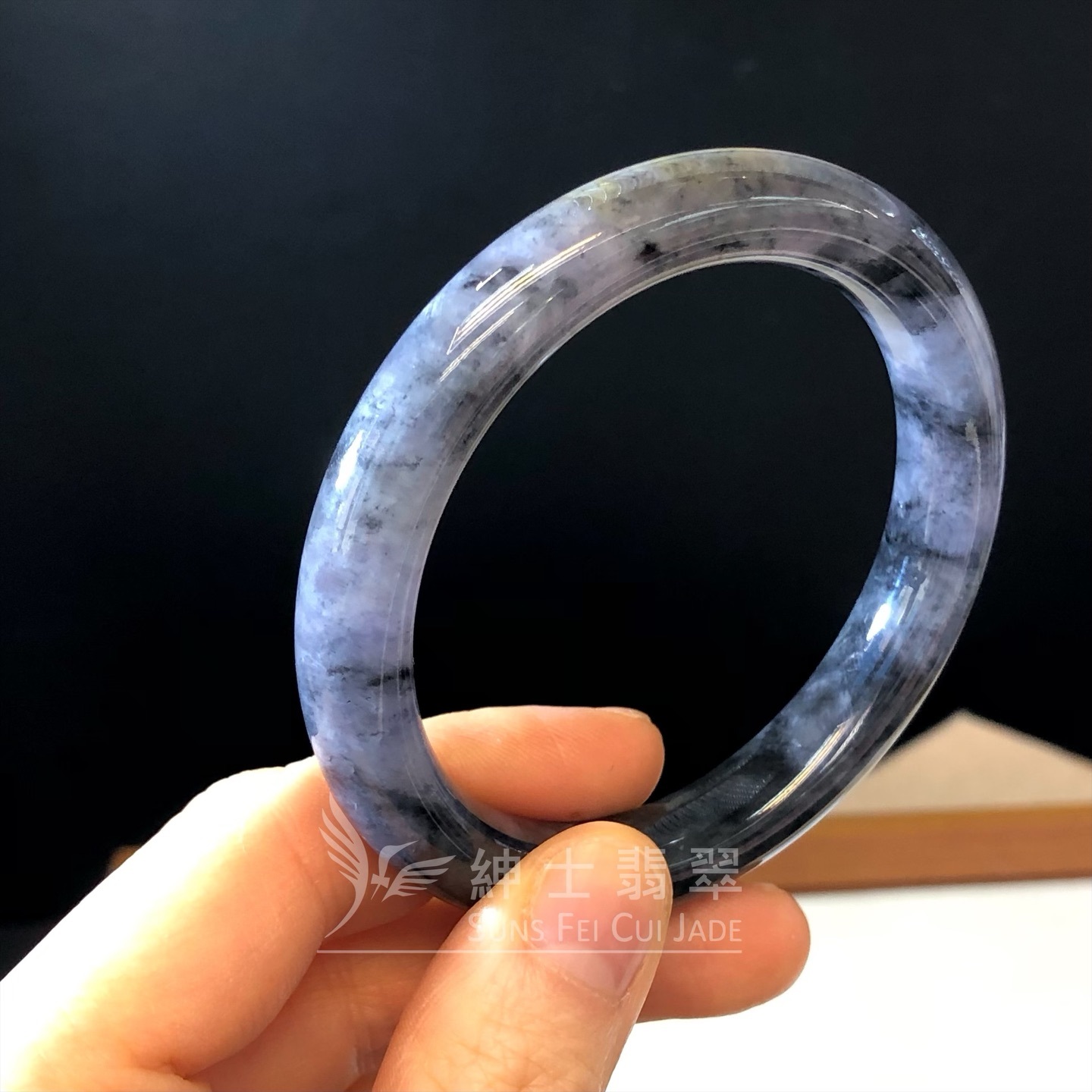 紫底山水烏雞帶翡色福鐲53.9mm