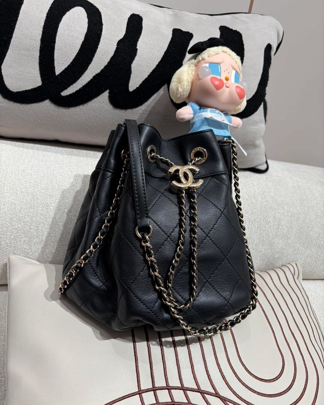Chanel bucket bag calfskin 黑牛皮金扣 100%Authentic,95%new✅card✅塵袋