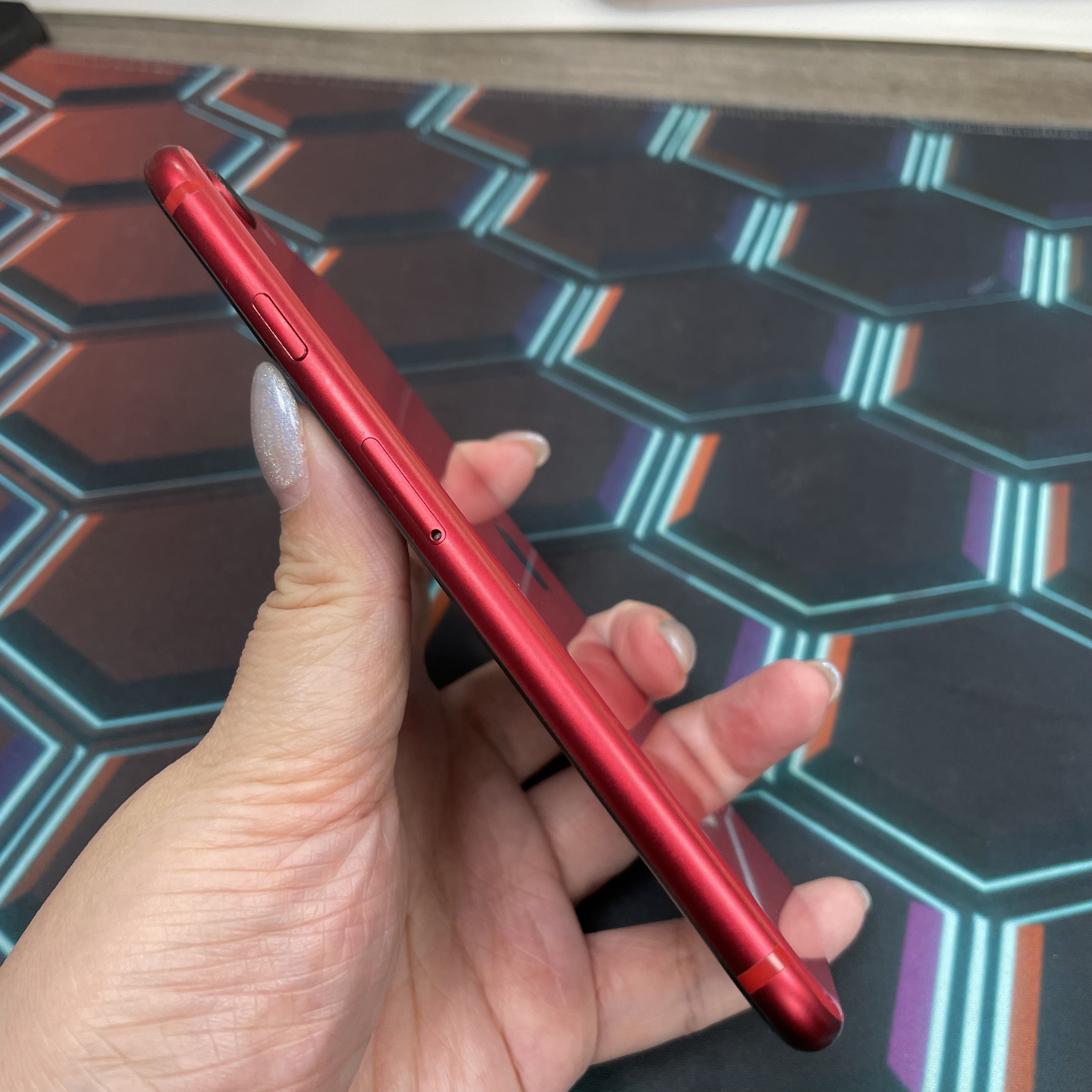 *6940 SE 2 完美機 128GB 電76 紅色 red