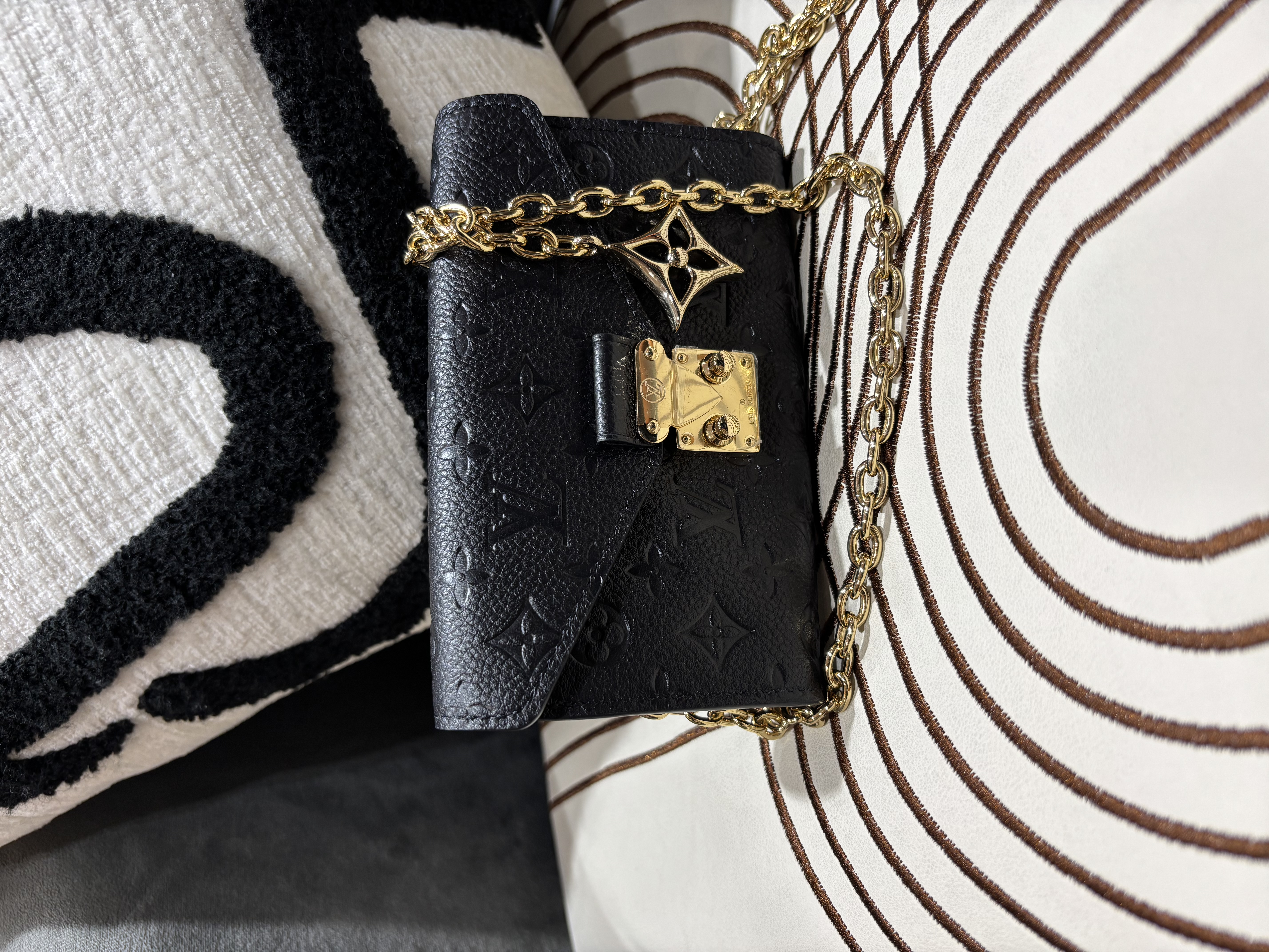 全新 Lv Pouch Metis Belt Chain Wallet 黑色Black Calfskin Monogram Empreinte 鏈條銀包 M4717Z,100%Authentic,全新未使用品  ☑️Dust bag☑️Box