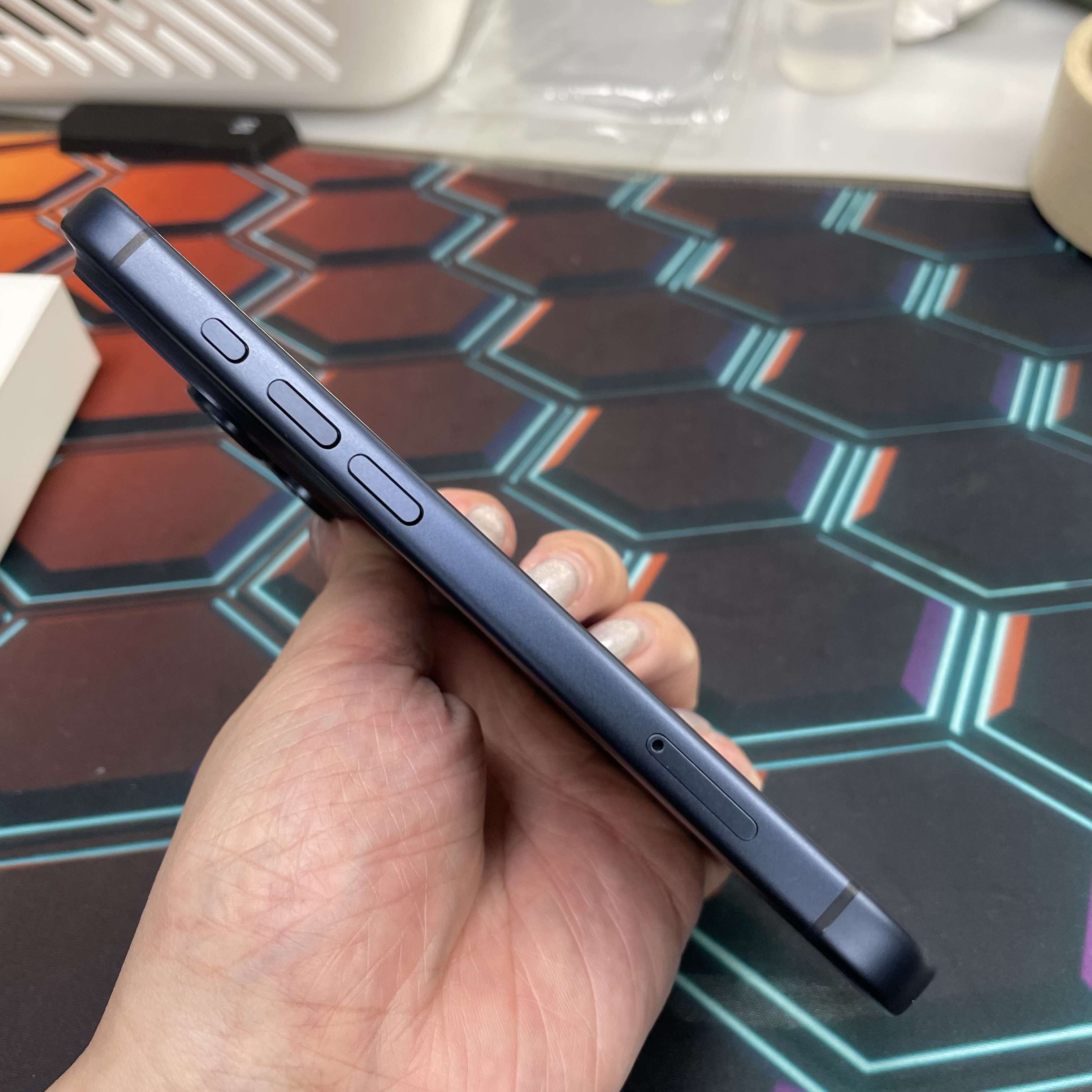 *7303 17 Pro 全新機 512GB 電100 藍色 blue