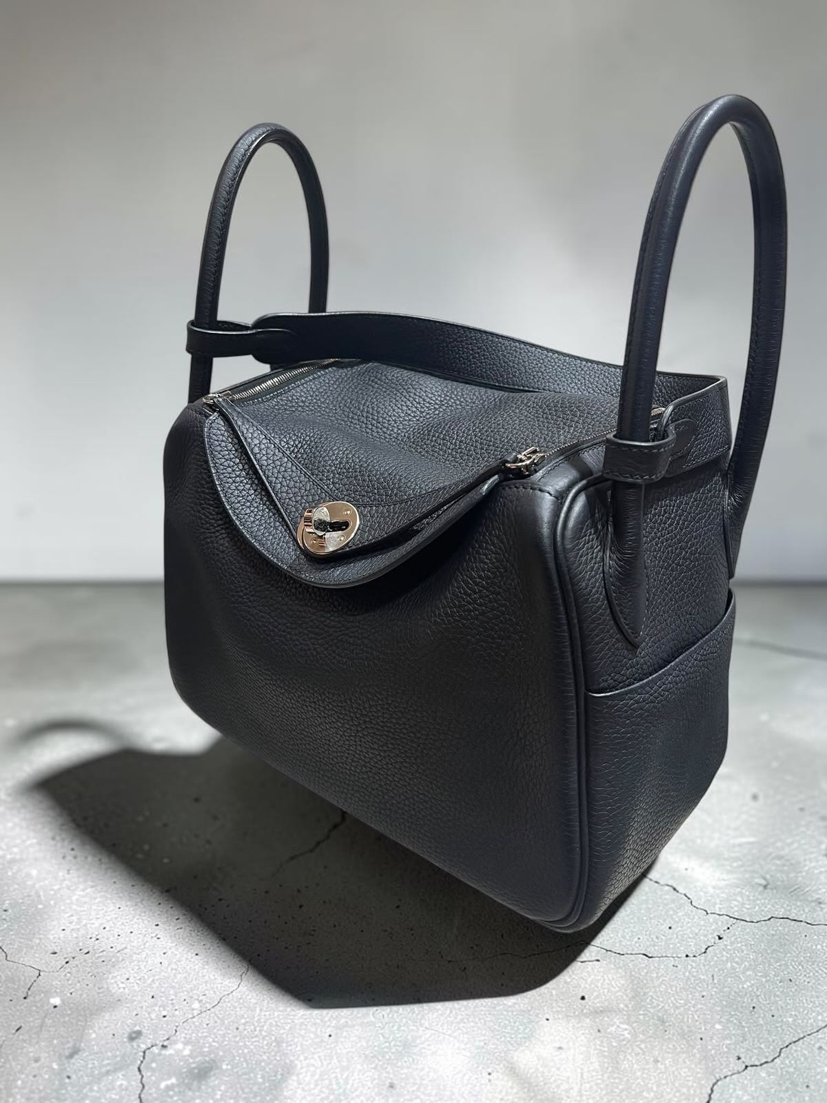 HERMES LINDY 26,STAMP Y 黑銀 100%Authentic, 98%new  ✅塵袋✅box