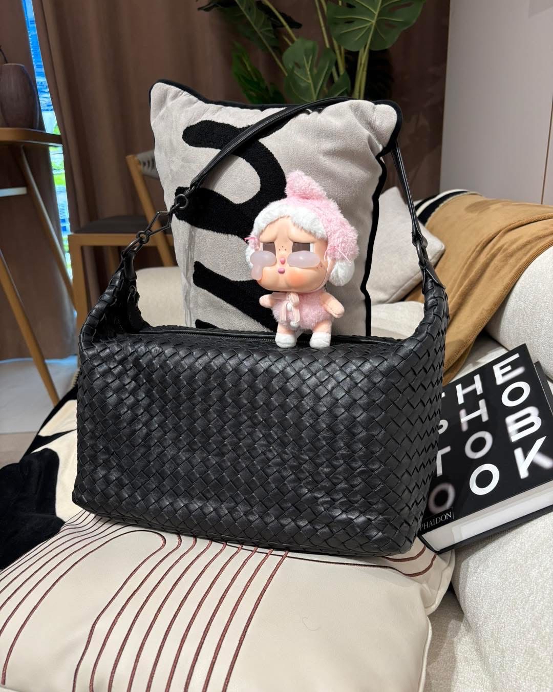 Bottega Veneta hobo bag  100%Authentic,95%new✅dust bag