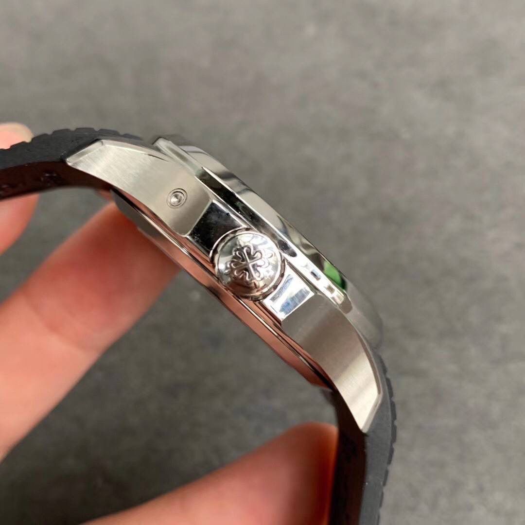 🔥全新PP百达..翡丽 复杂功能AQUANAUT旅行家＂手雷＂5164A系列＂V2＂超强升级版🔥 全新V2技术重点突破 1⃣️：升级最新机芯为PP. Cal.324 S C FUS 一体机，机芯摆轮位置实现与正品一致方向，现为市面最高版本。 2⃣️：新款字面巧克力颗粒感形状更立体 3⃣️：精益求精 V2版机芯主夹板字体更细致 升级为最新换代甲板鸽子血红宝石 实现最接近正品的工艺。