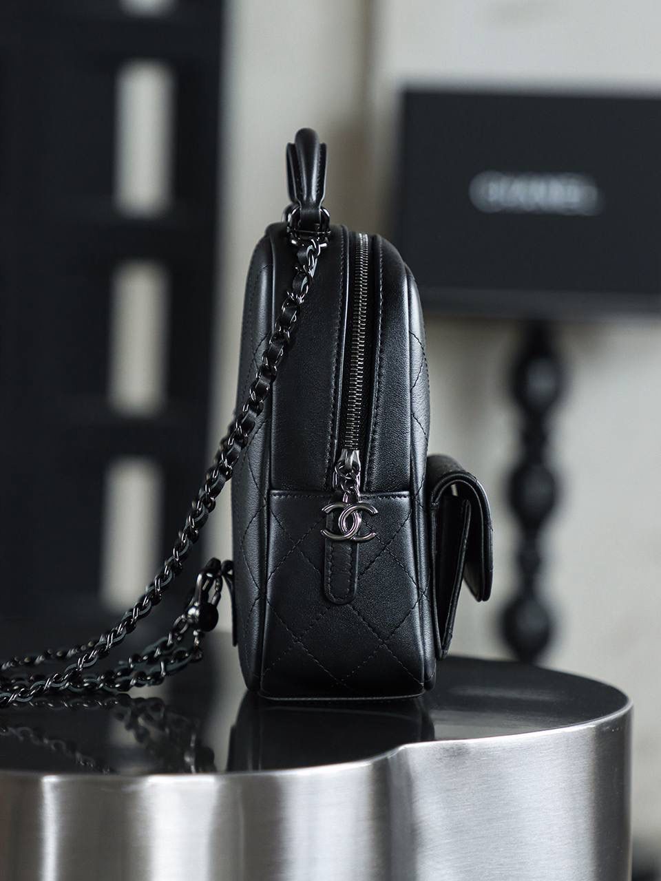 24C迷你書包鑒定版 👜 一包一碼 支持全球鑒定查驗身份證原廠專G Haas皮料過關清單資料可査詢 Chane*25C迷你雙肩背包 雖然小 但非常實用能雙肩能單肩小書包 五金：全鋼黑扣 皮料：Haas小牛皮 尺寸：18*13*9cm