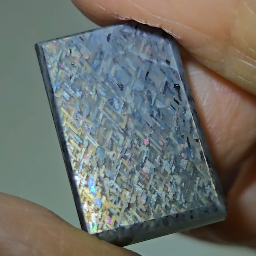 Lattice rainbow sunstone square cabochon - SM139