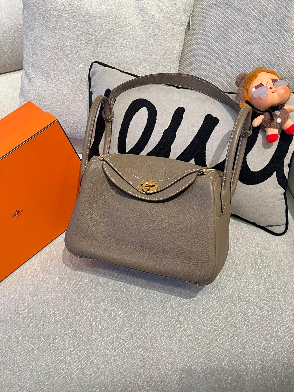 Hermes Lindy 26 Stamp Z 大象灰金扣 100%Authentic, 98%New ✅Dust bag✅Box