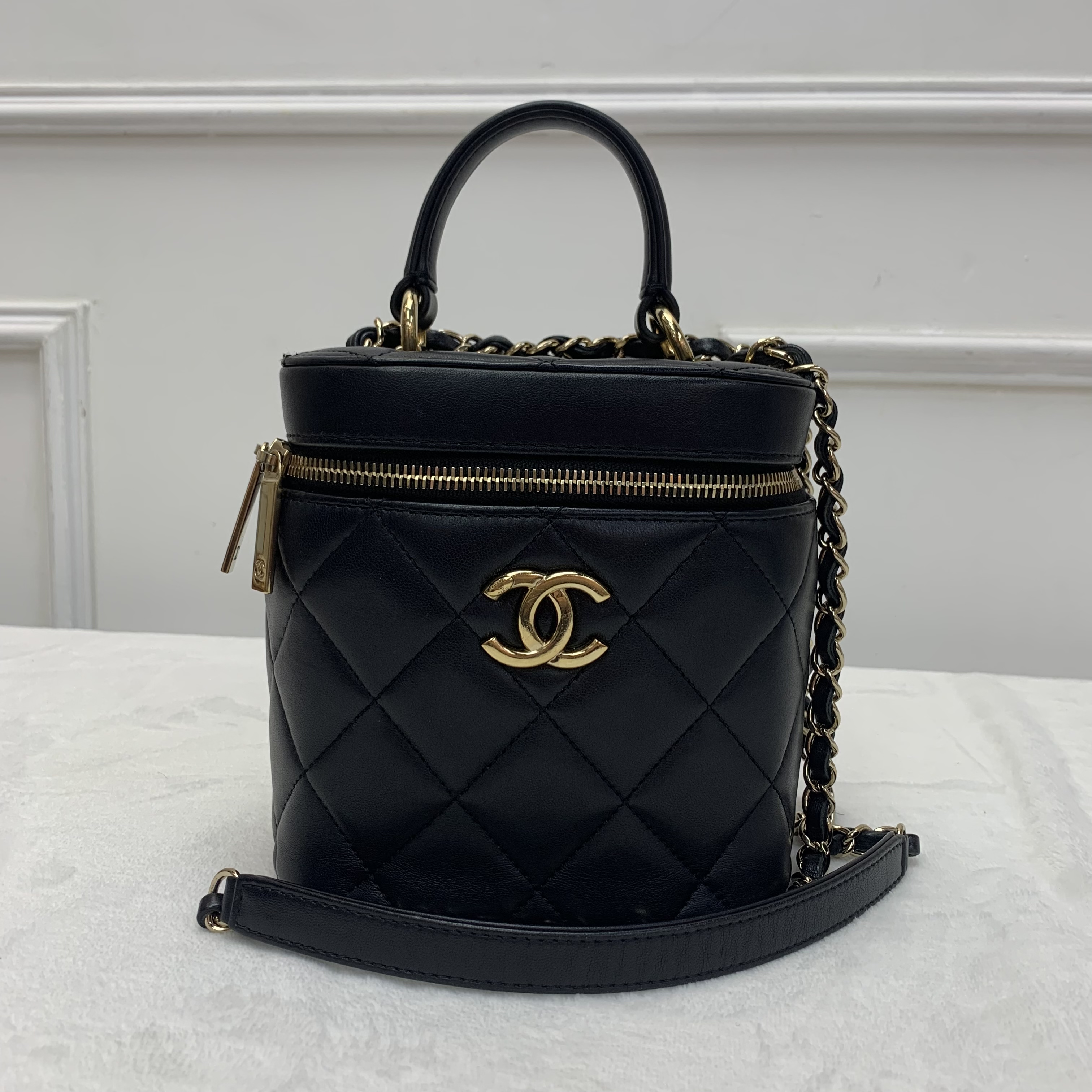 Chanel浮雕小水桶有膜 平價送禮首選