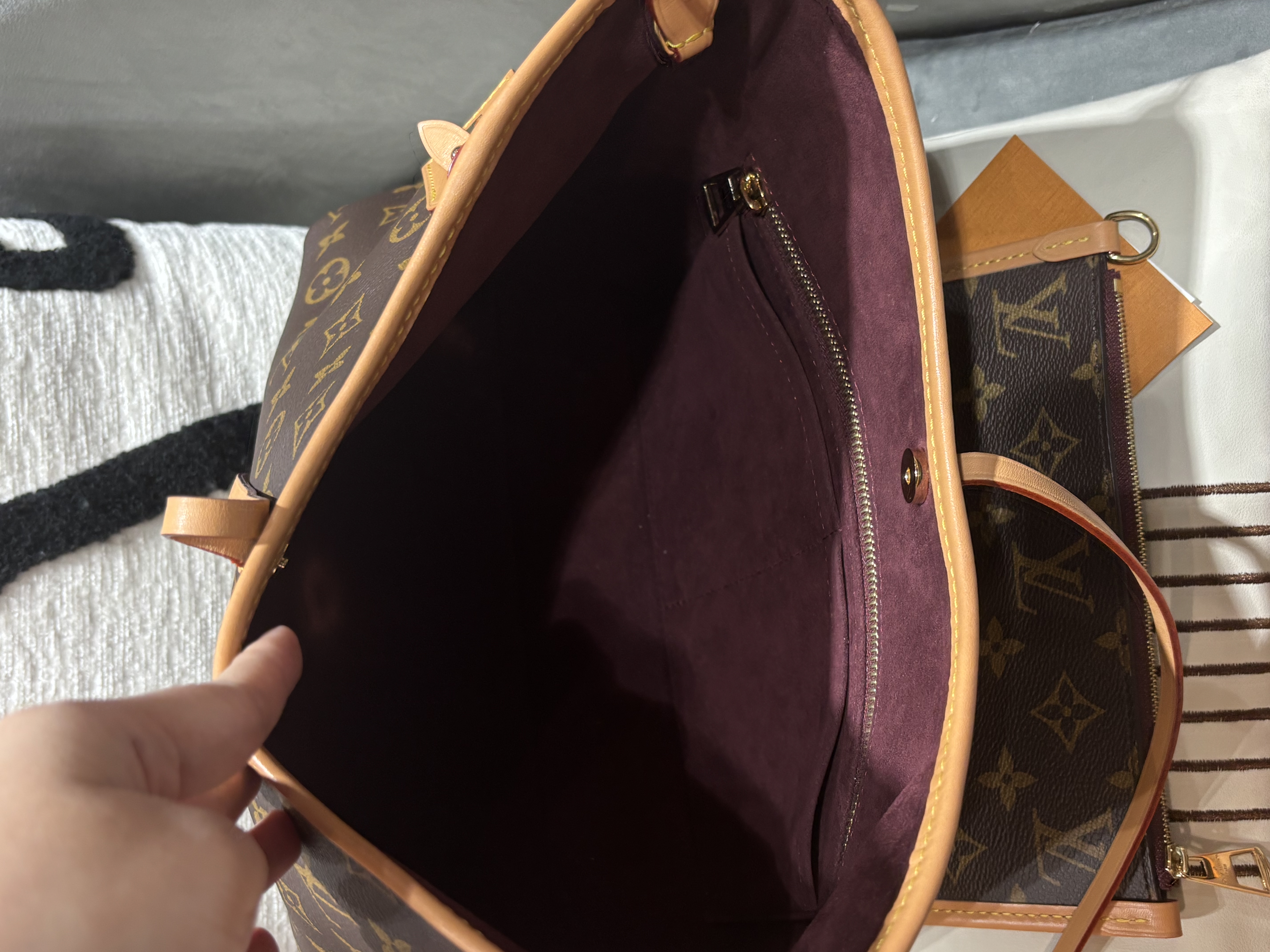 LV Carryall PM Monogram 100%Authentic, 99%New ✅Dust bag
