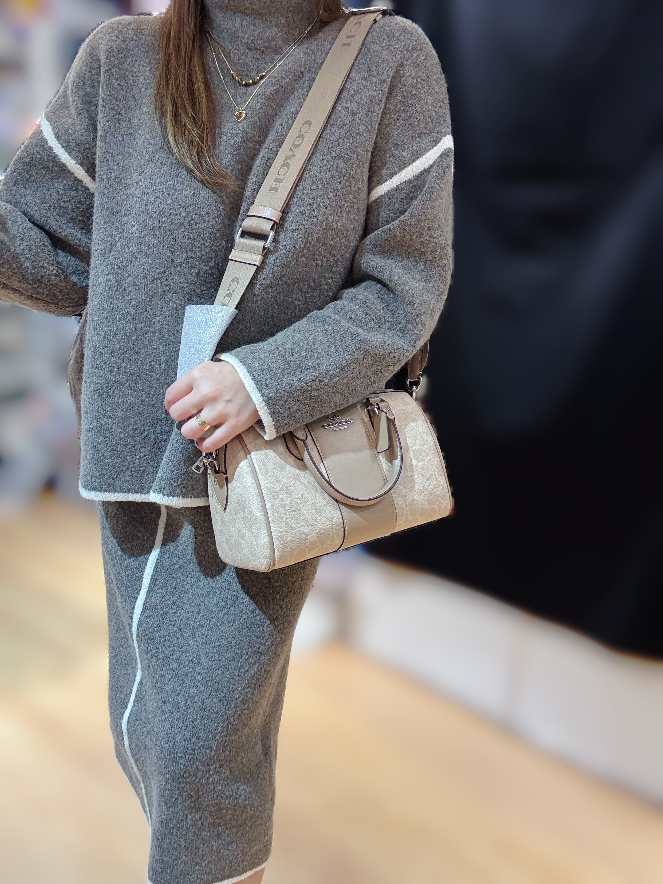 Coach Rowan crossbody milk tea/m